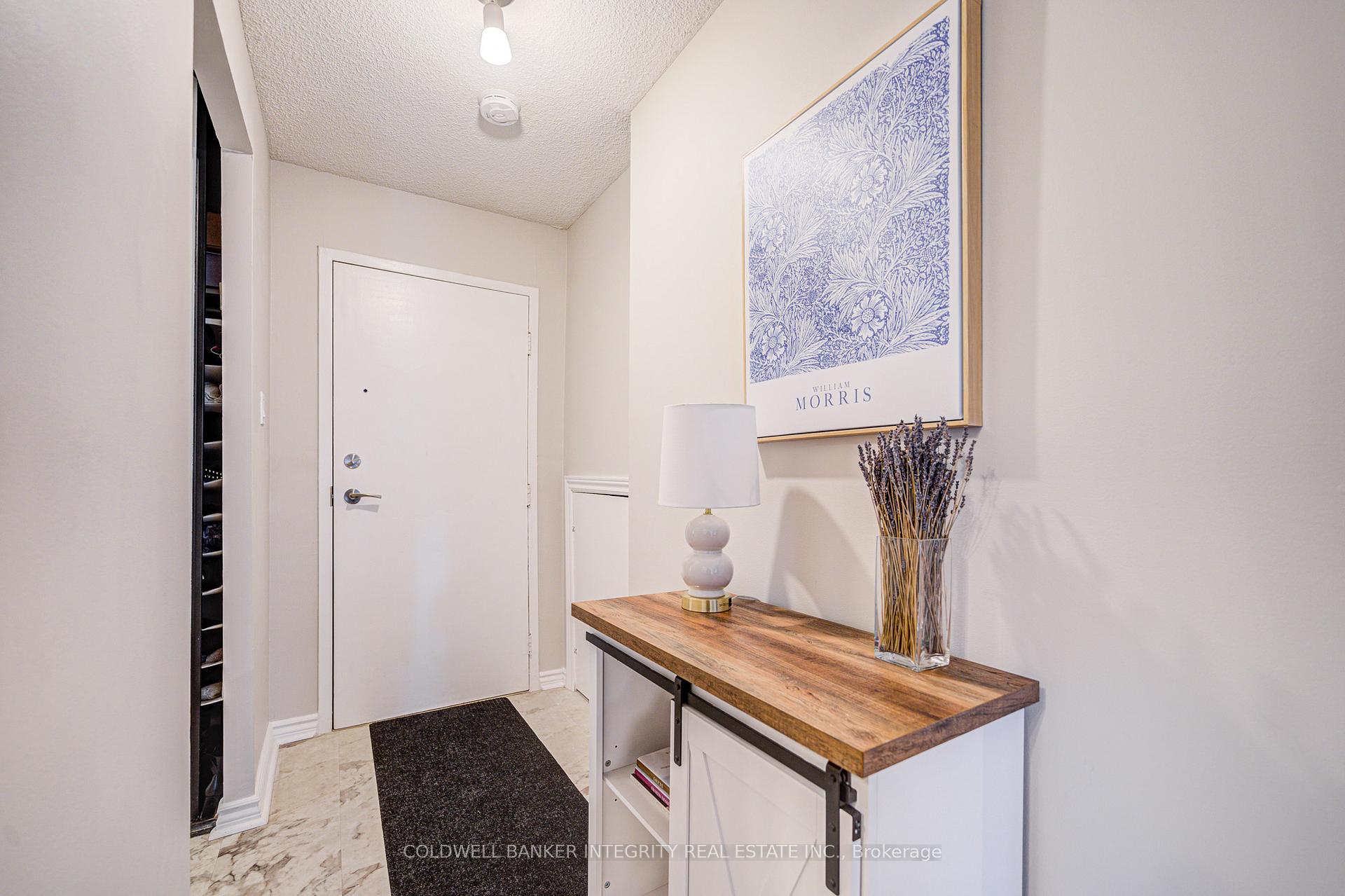 3 Bedrooms Condo at 1036 Falgarwood, Oakville For sale