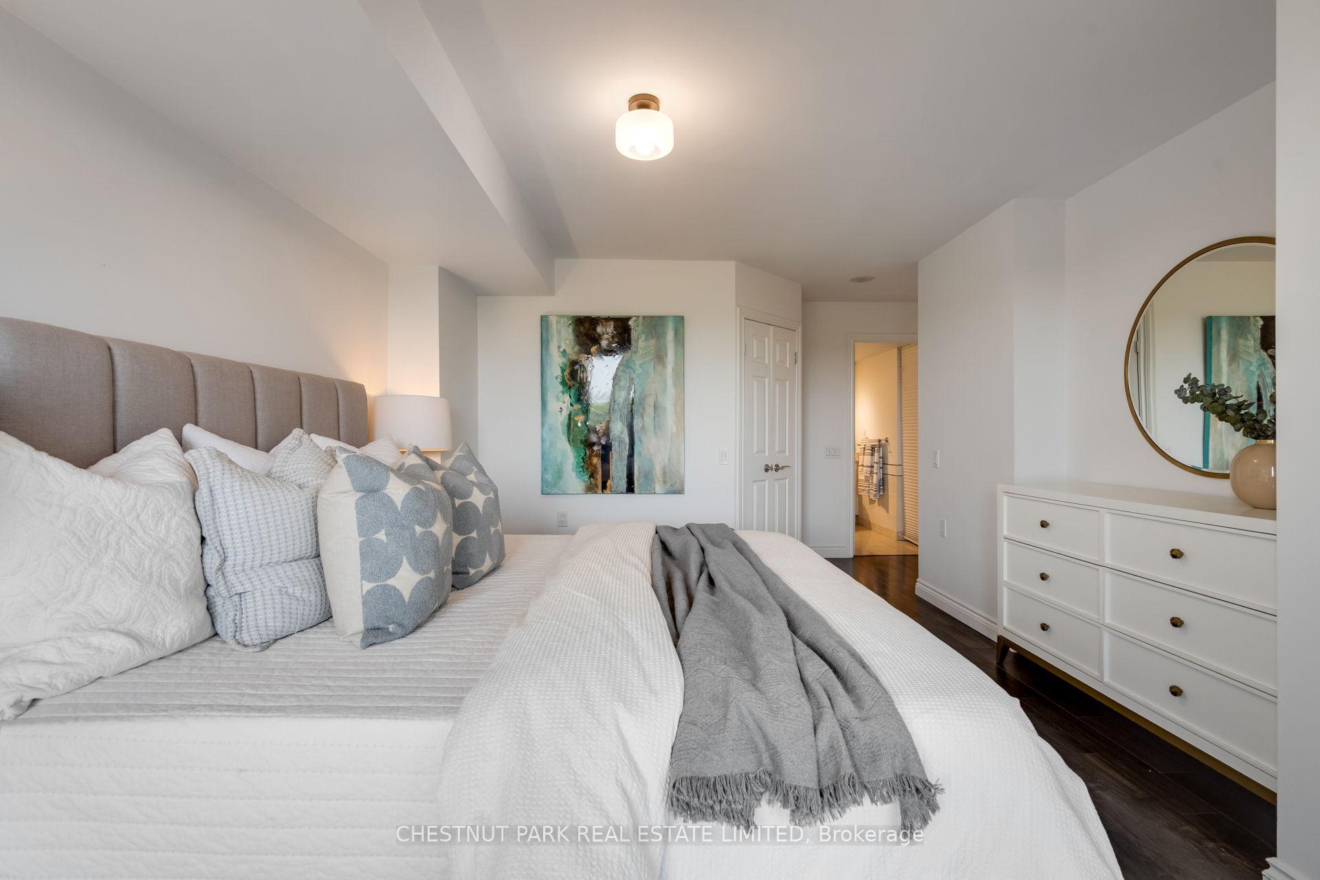 3 Bedrooms Condo at 388 Bloor, Toronto For sale