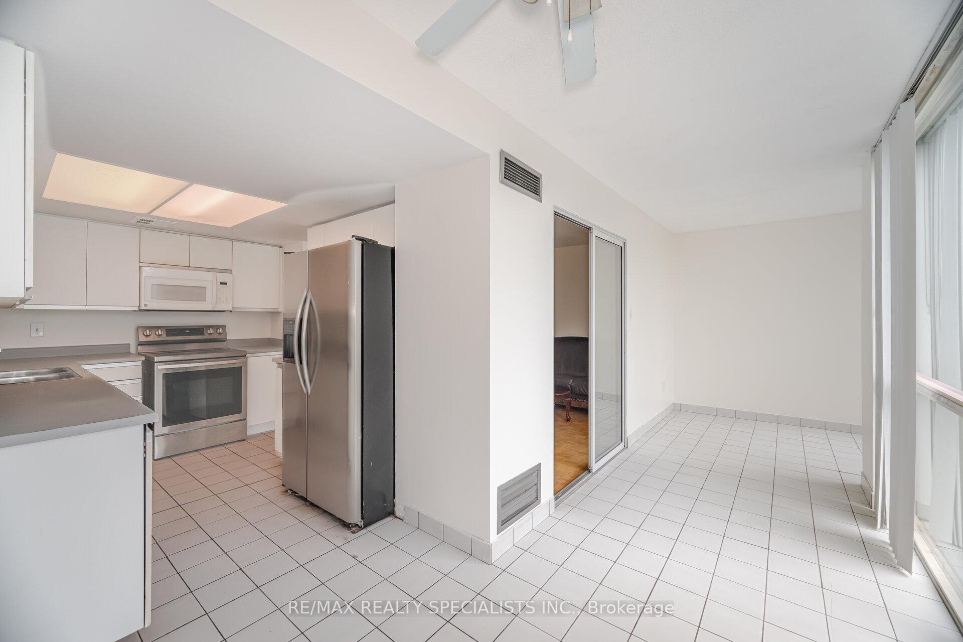 3 Bedrooms Co-op at 350 Webb, Mississauga For sale