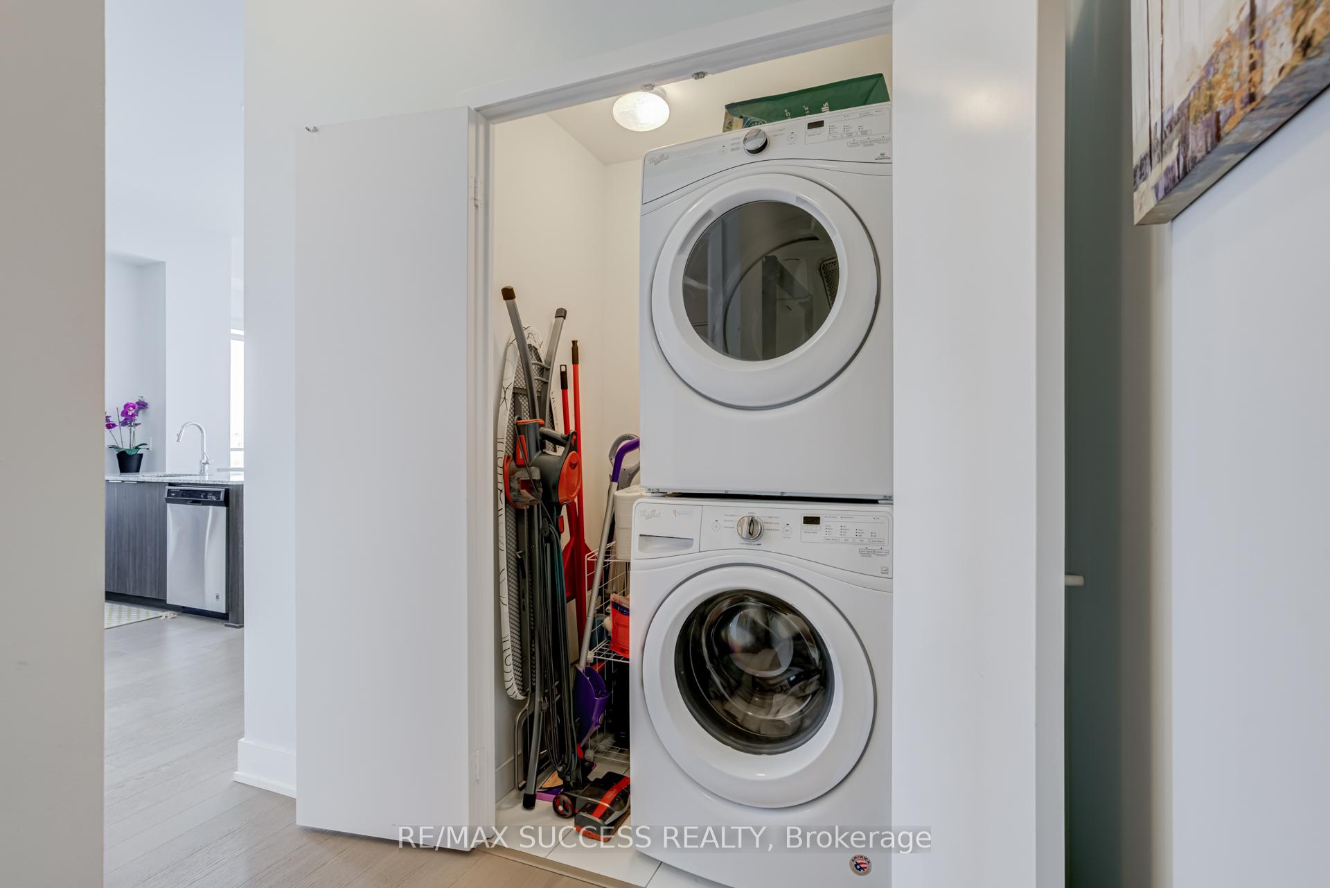 3 Bedrooms Condo at 20 Shore breeze, Toronto For sale