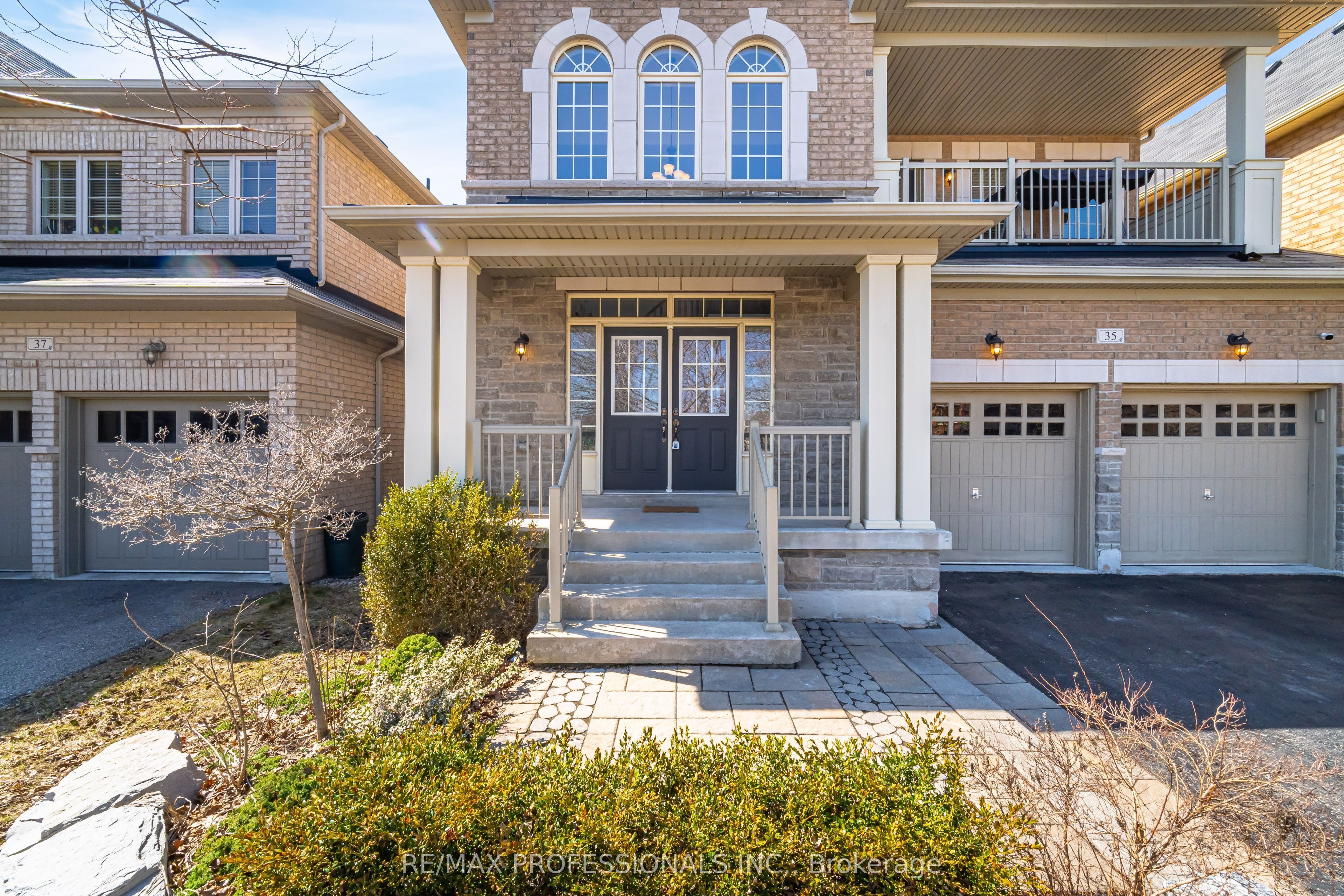 35 Lampman Crescent