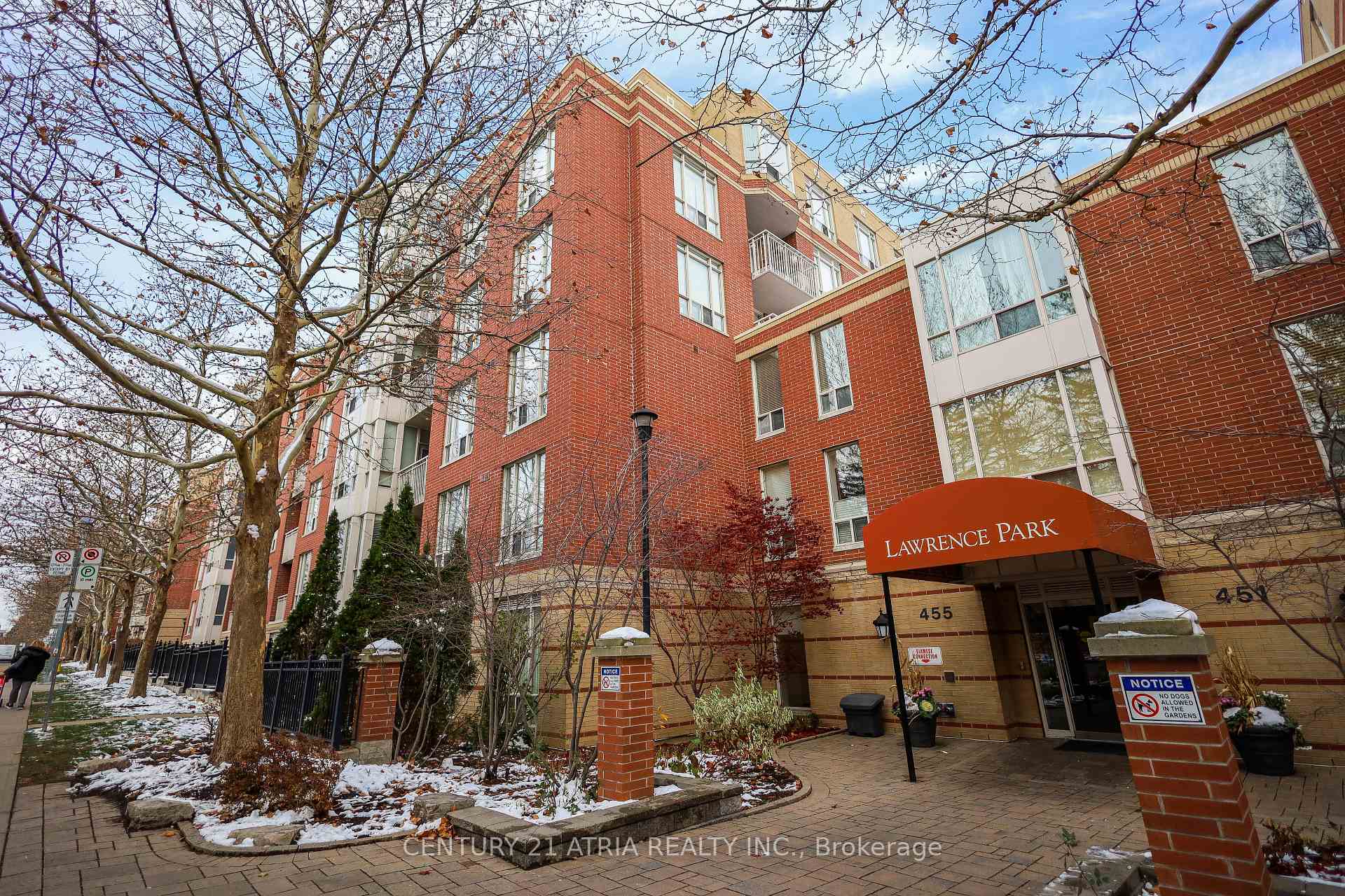 2 Bedrooms Condo at 455 Rosewell, Toronto For sale