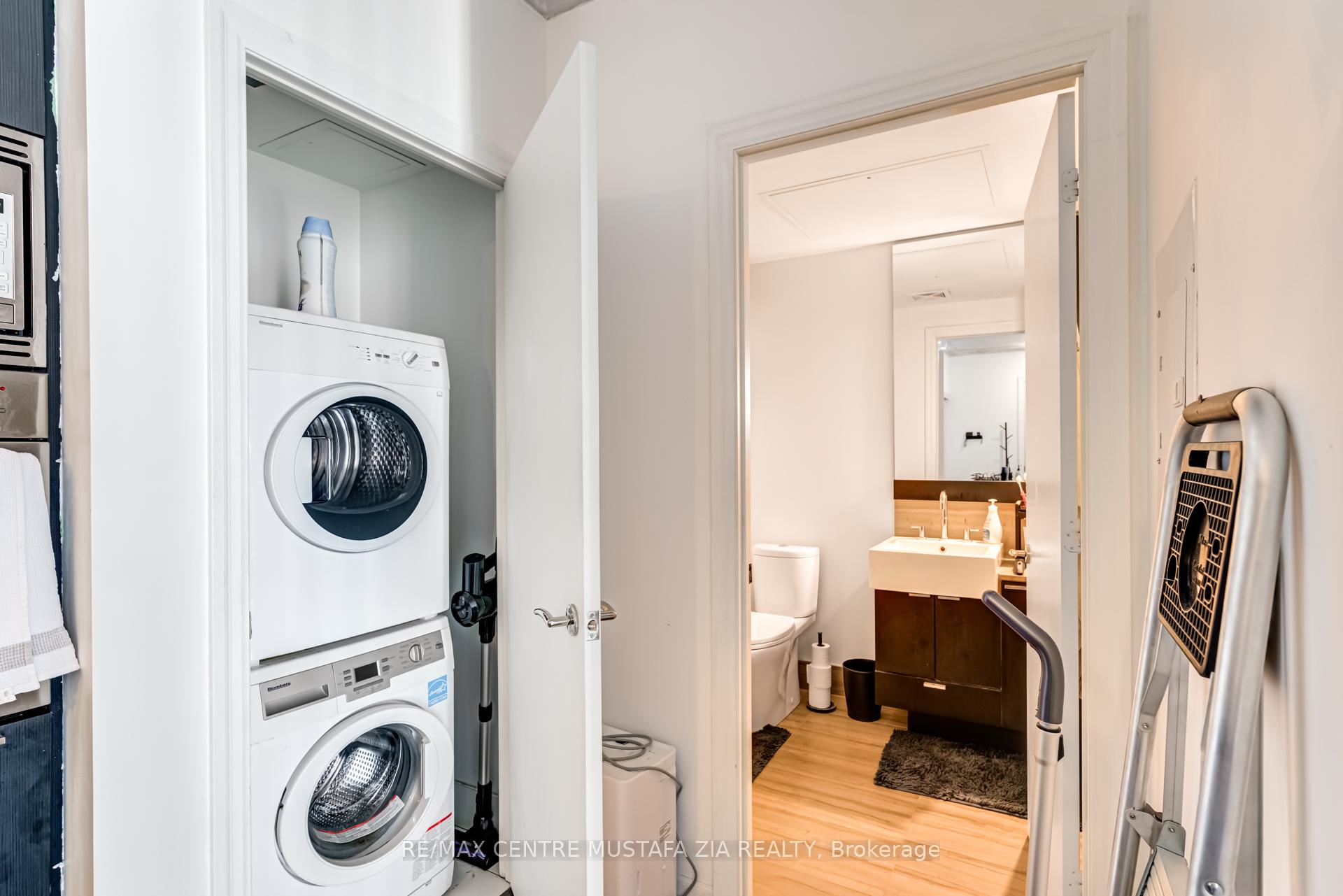 2 Bedrooms Condo at 88 Blue Jays, Toronto For sale