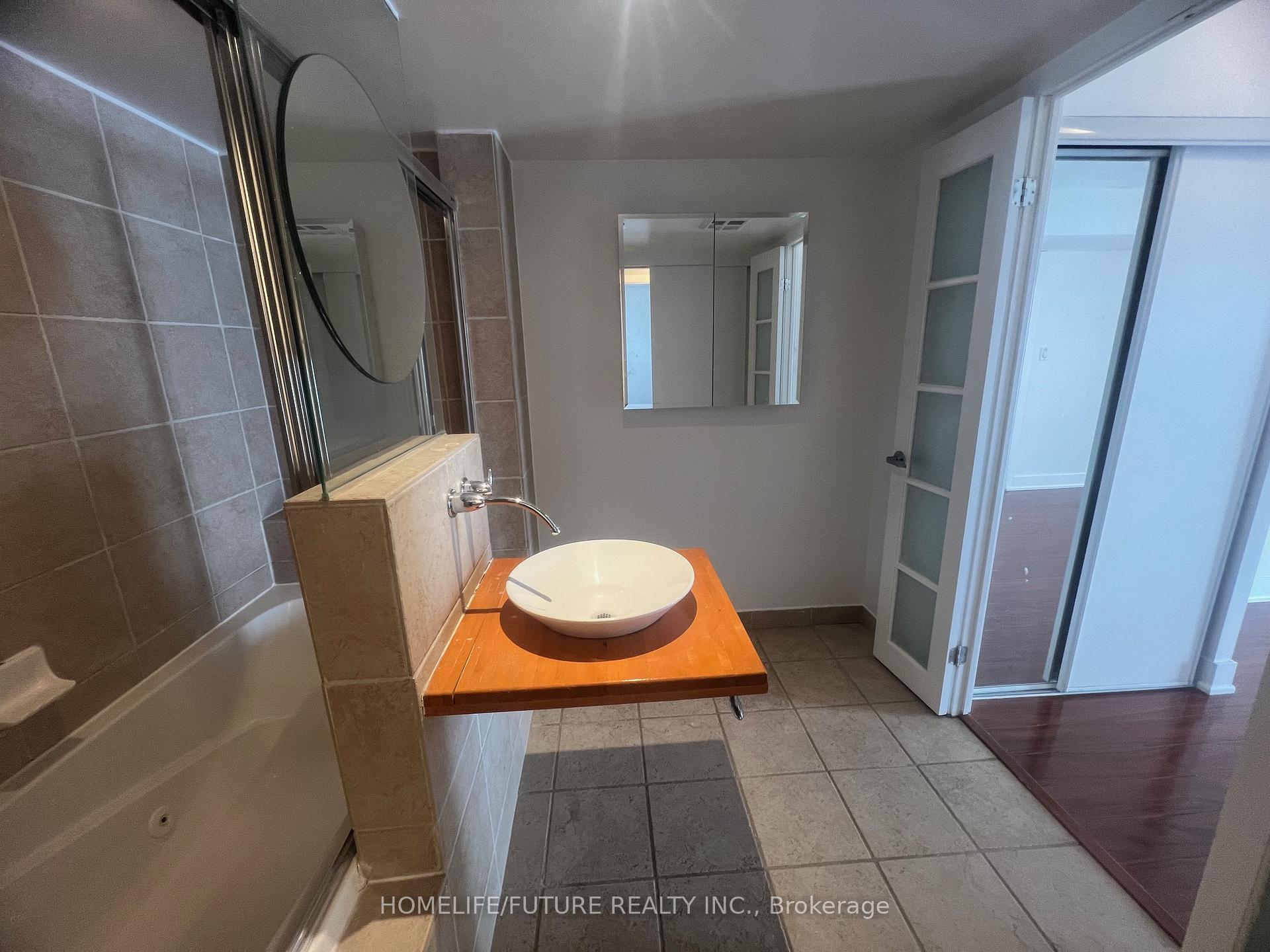 1 Bedroom Condo at 550 Queens,  Toronto For sale
