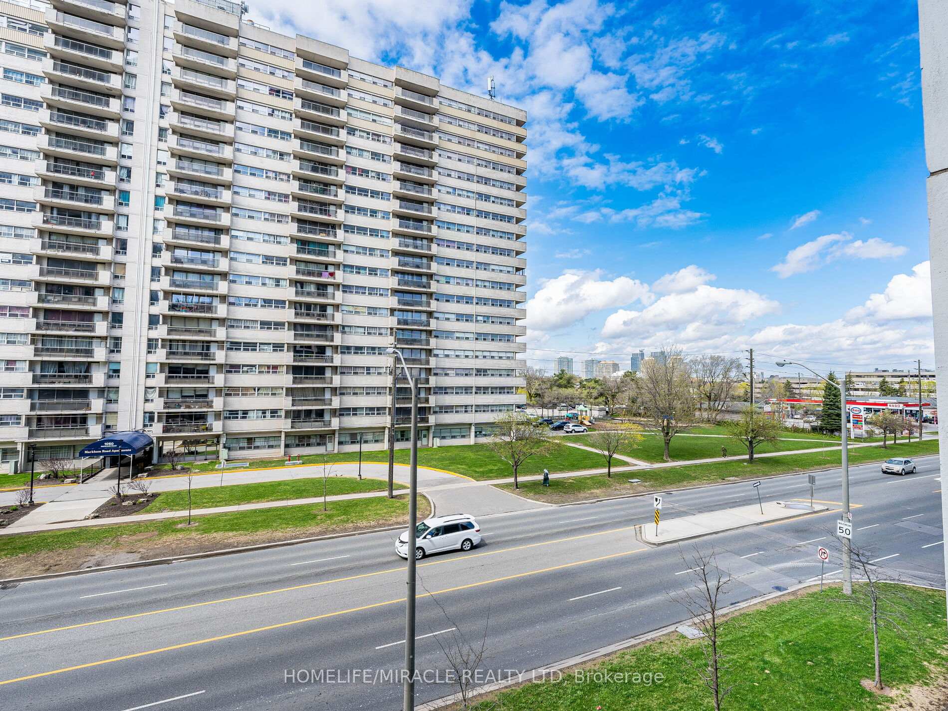 3 Bedrooms Condo at 30 Meadowglen, Toronto For sale