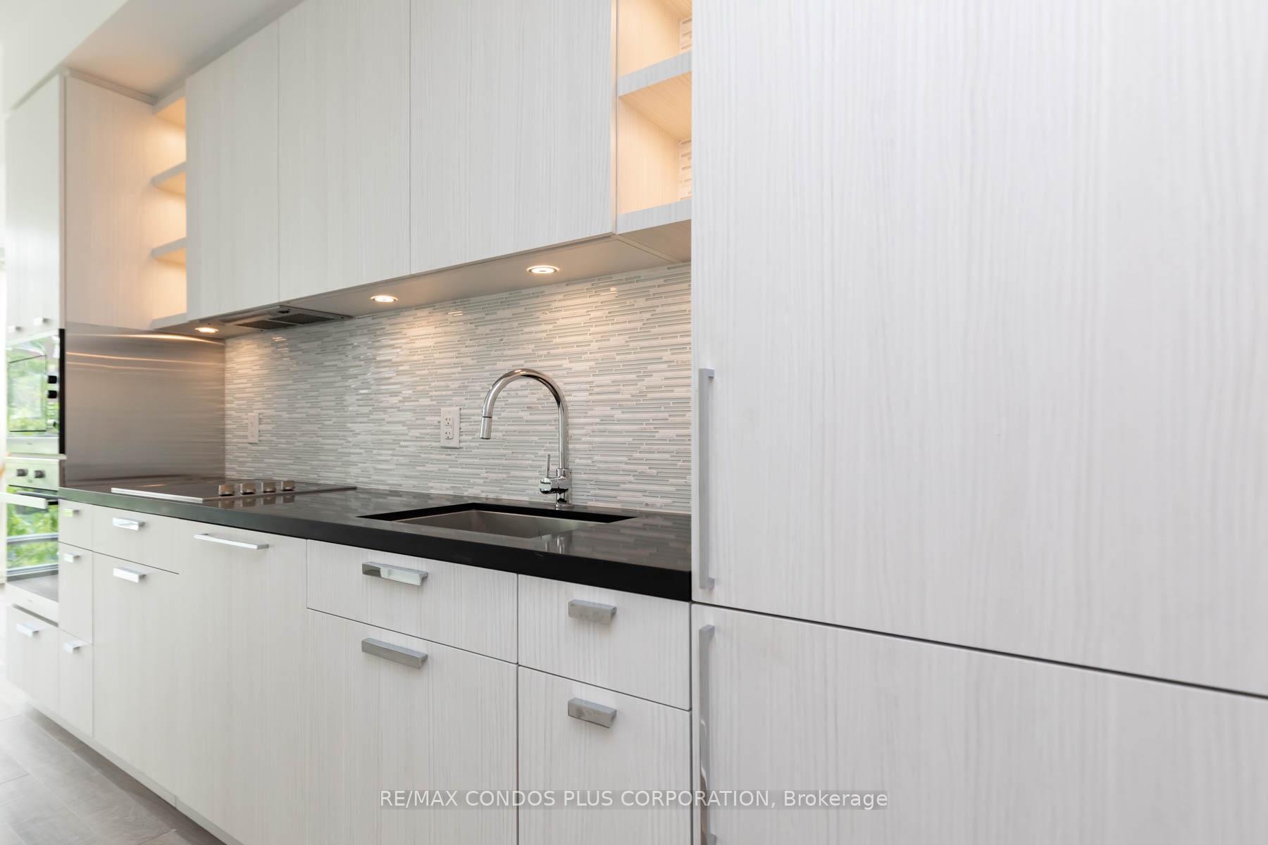 1 Bedroom Condo at 32 Davenport, Toronto For sale