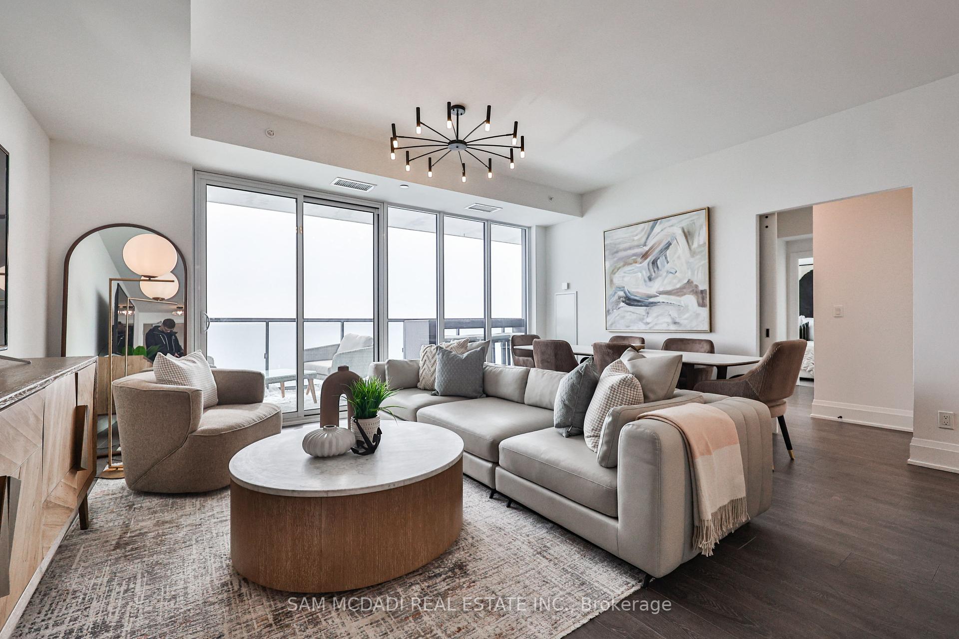 3 Bedrooms Condo at 370 Martha, Burlington For sale