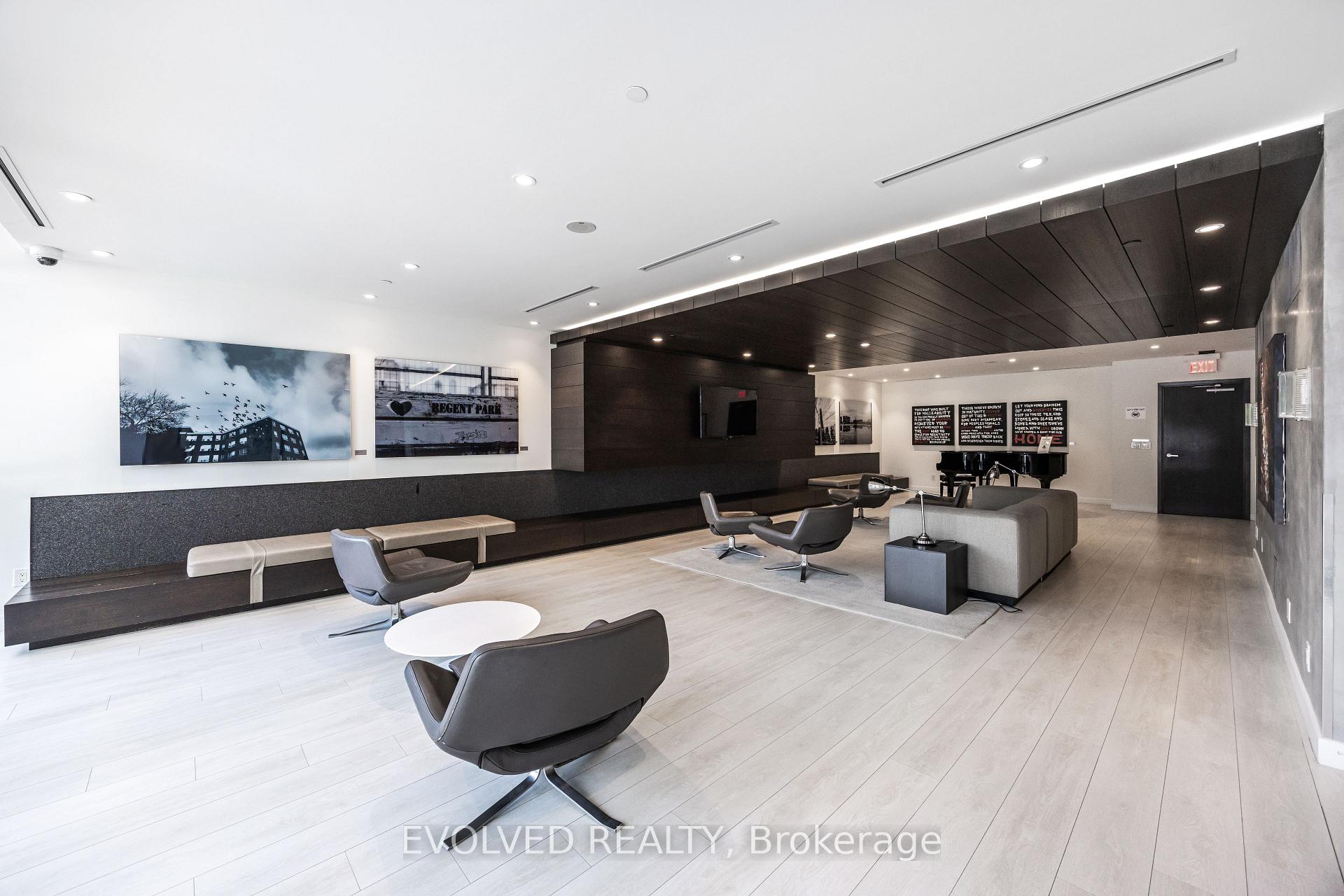 2 Bedrooms Condo at 55 Regent Park,  Toronto For sale