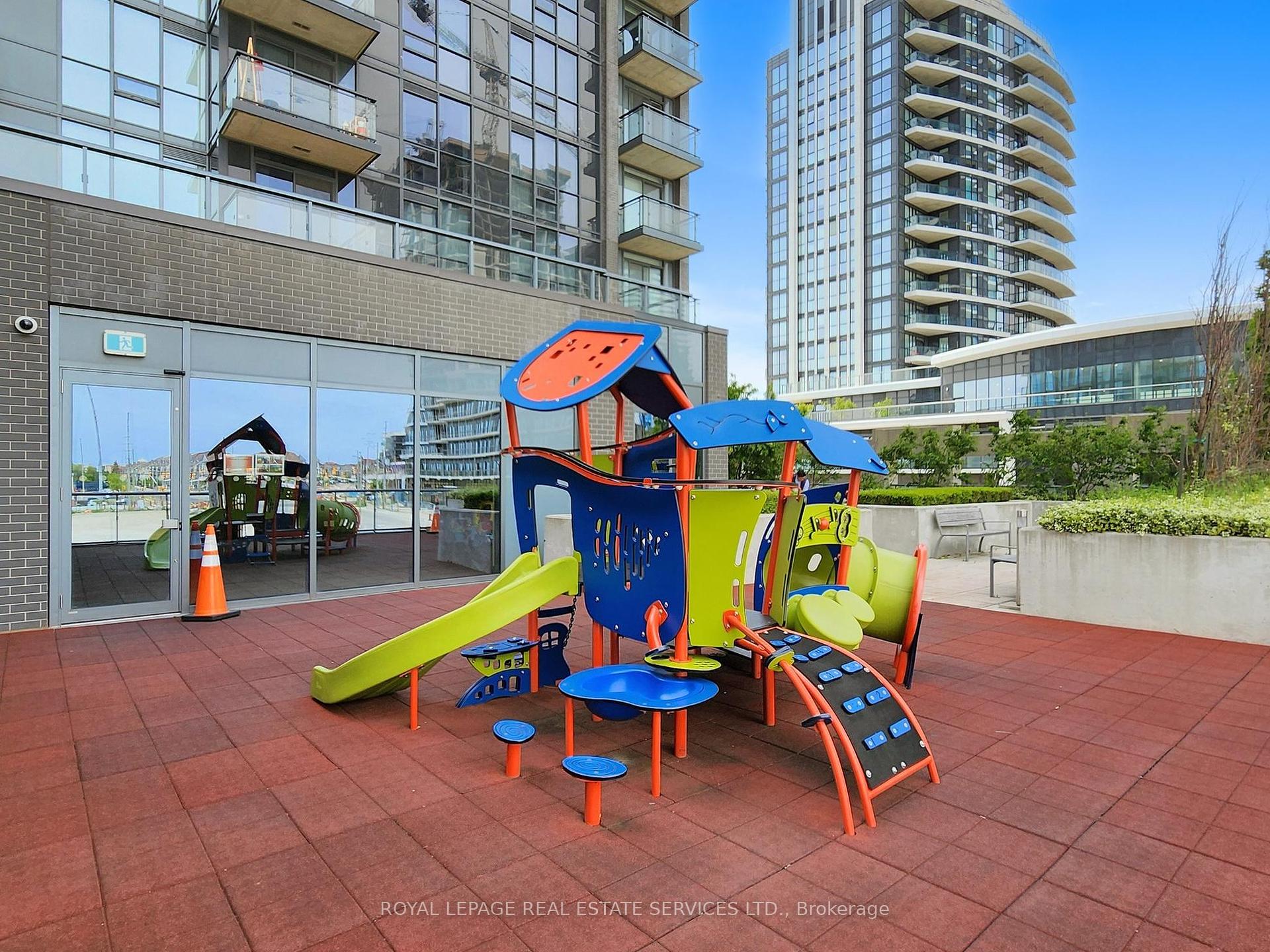 3 Bedrooms Condo at 5025 Four Springs, Mississauga For sale