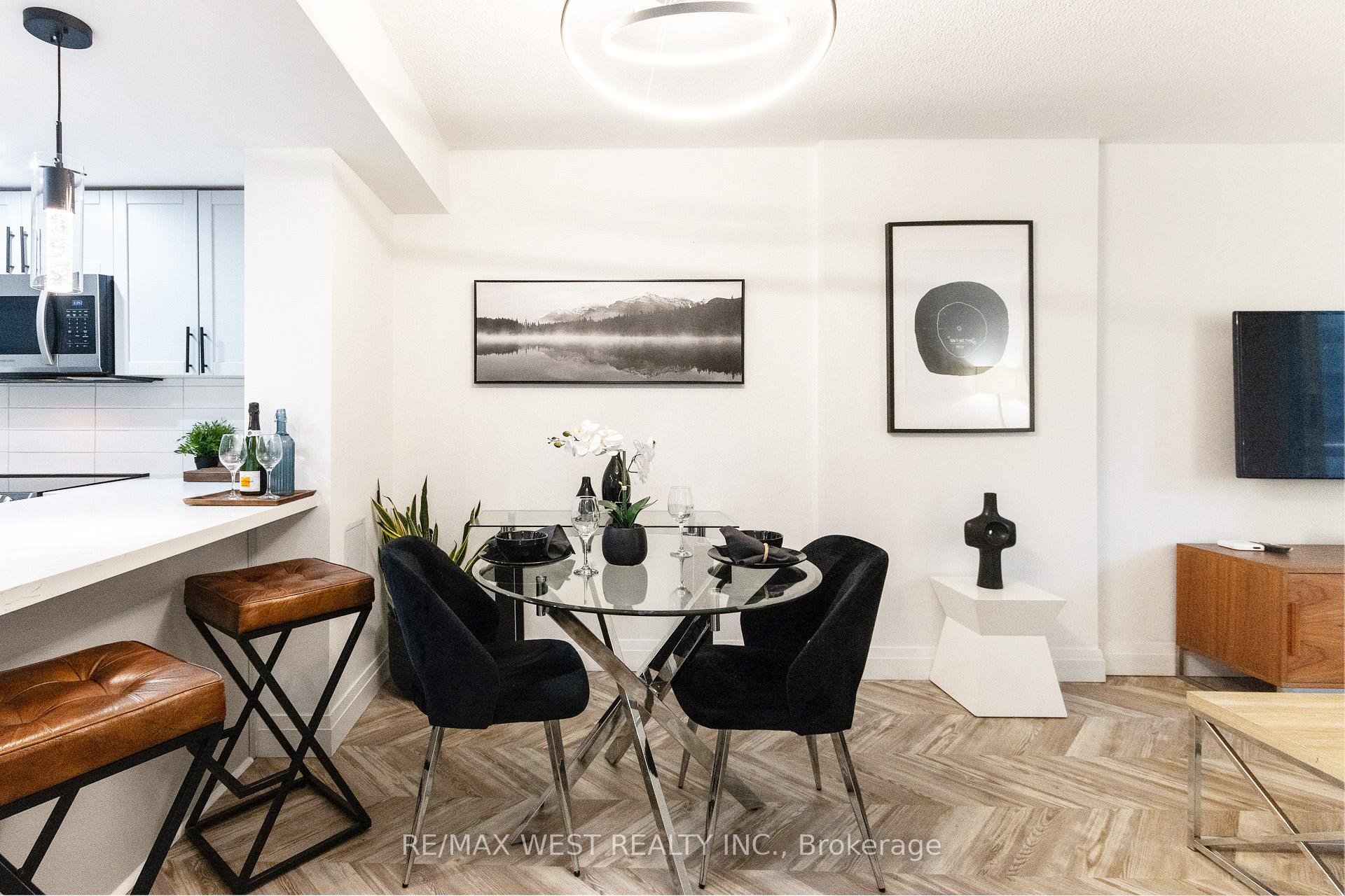 2 Bedrooms Condo at 330 Adelaide, Toronto For sale