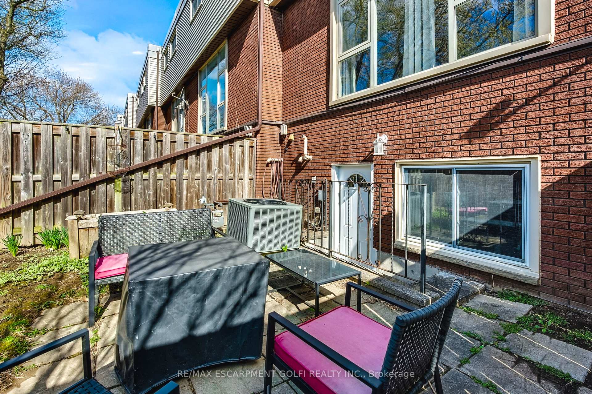 4 Bedrooms Condo at 23 WATSONS, Hamilton For sale