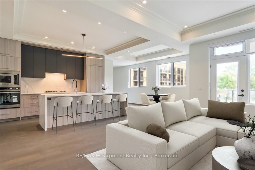 4 Bedrooms Condo at 123 Maurice, Oakville For sale