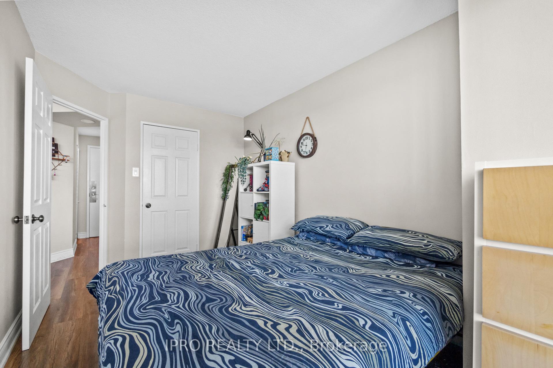 3 Bedrooms Condo at 4460 Tucana, Mississauga For sale