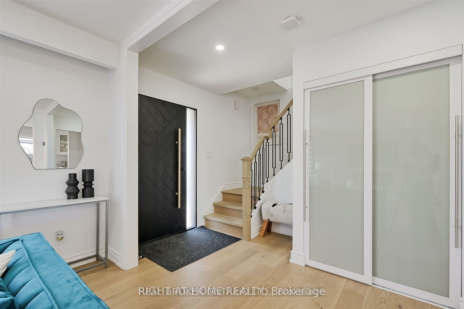 UPPER-778 Ashley Court