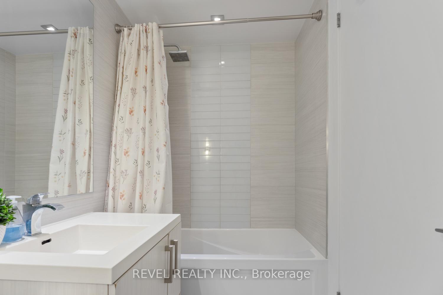 1 Bedroom Condo at 39 Sherbourne, Toronto For sale
