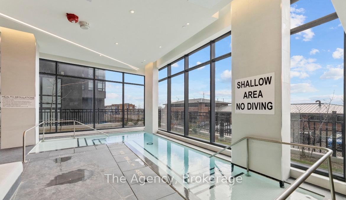 2 Bedrooms Condo at 2450 Old Bronte, Oakville For sale