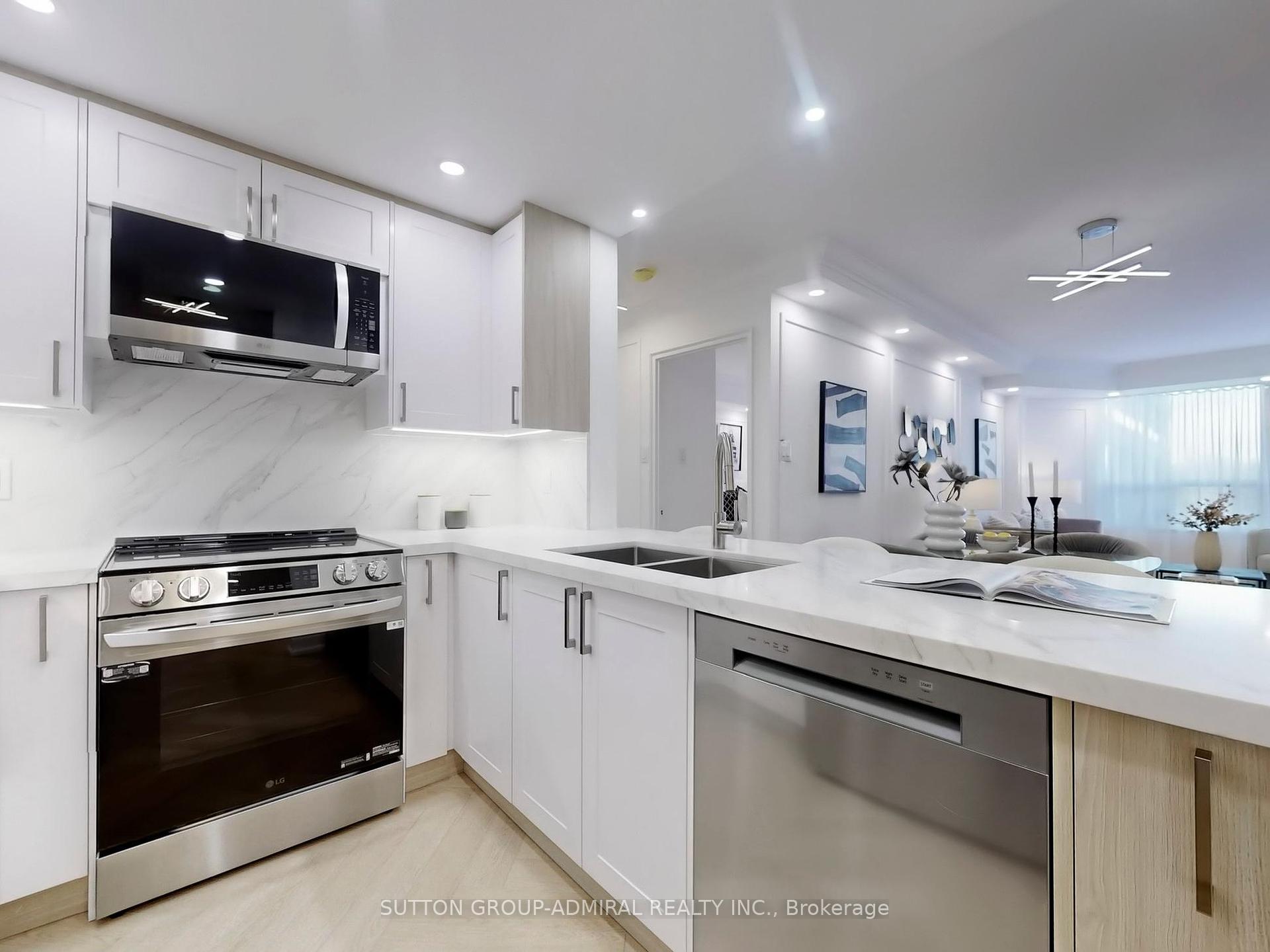 2 Bedrooms Condo at 11 Townsgate,  Vaughan For sale
