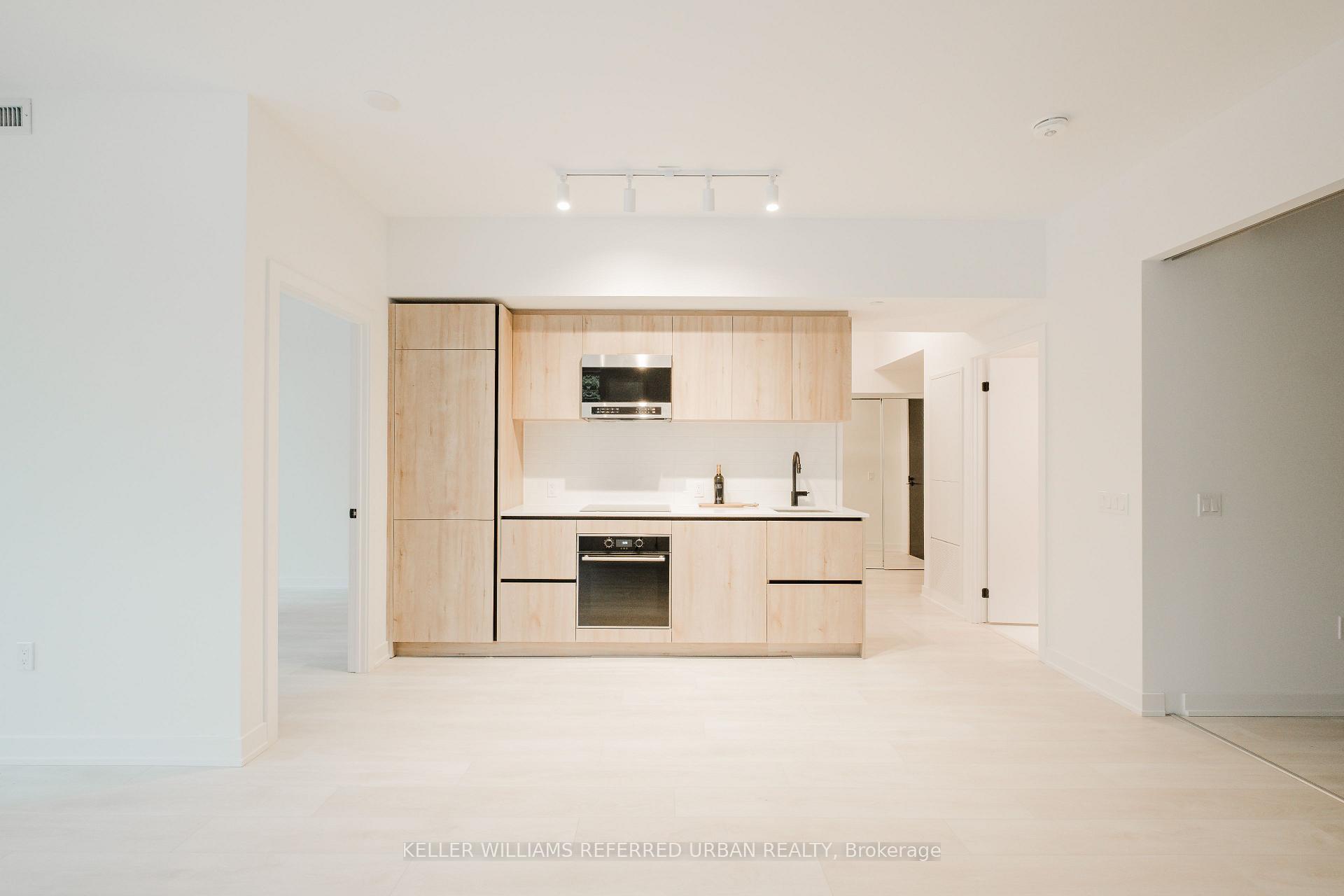 3 Bedrooms Condo at 127 Broadway, Toronto For sale