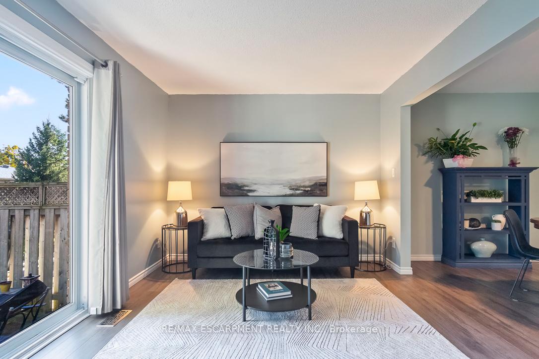 3 Bedrooms Condo at 1301 Upper Gage, Hamilton For sale