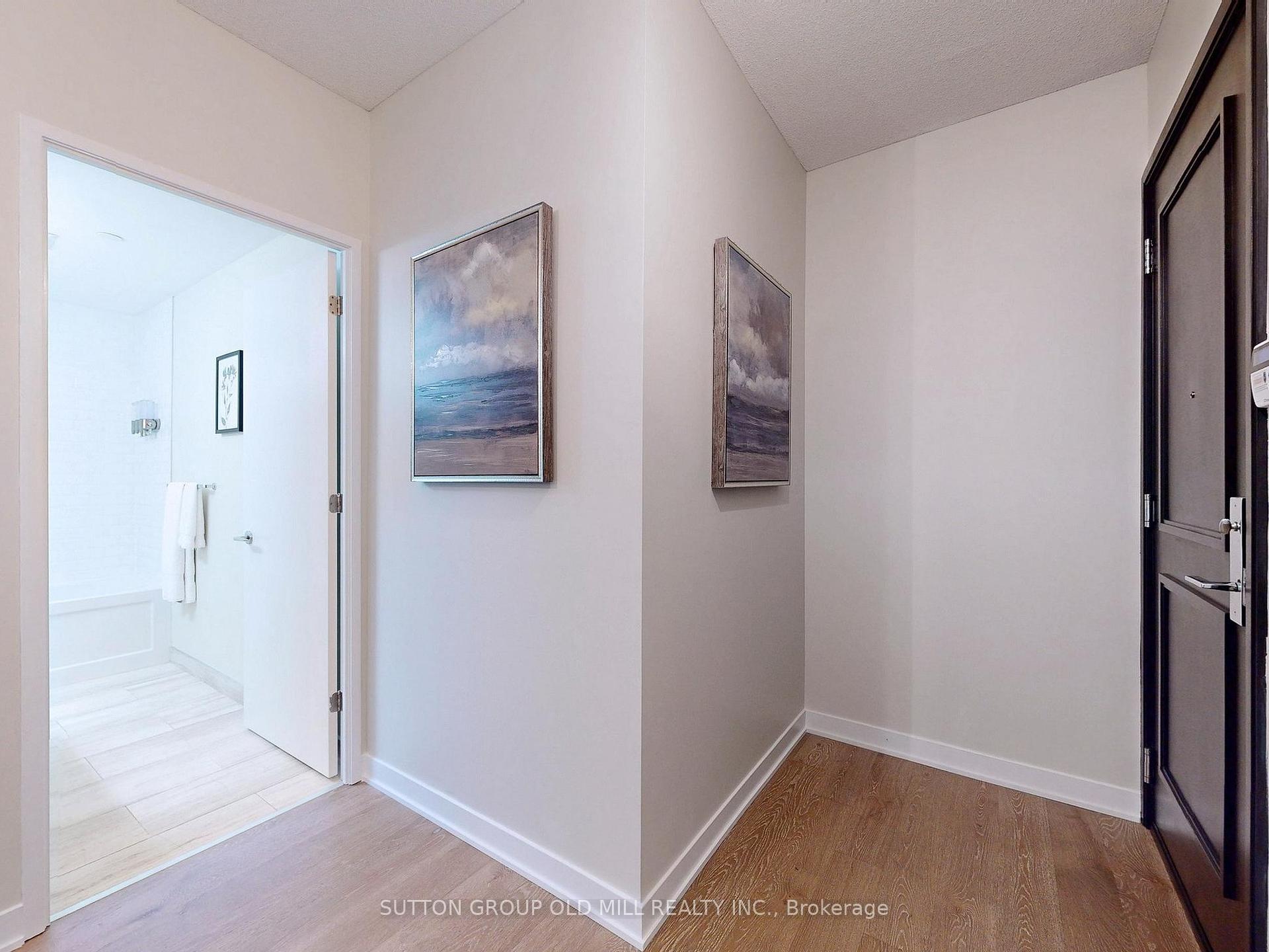 3 Bedrooms Condo at 90 Park Lawn, Toronto For sale
