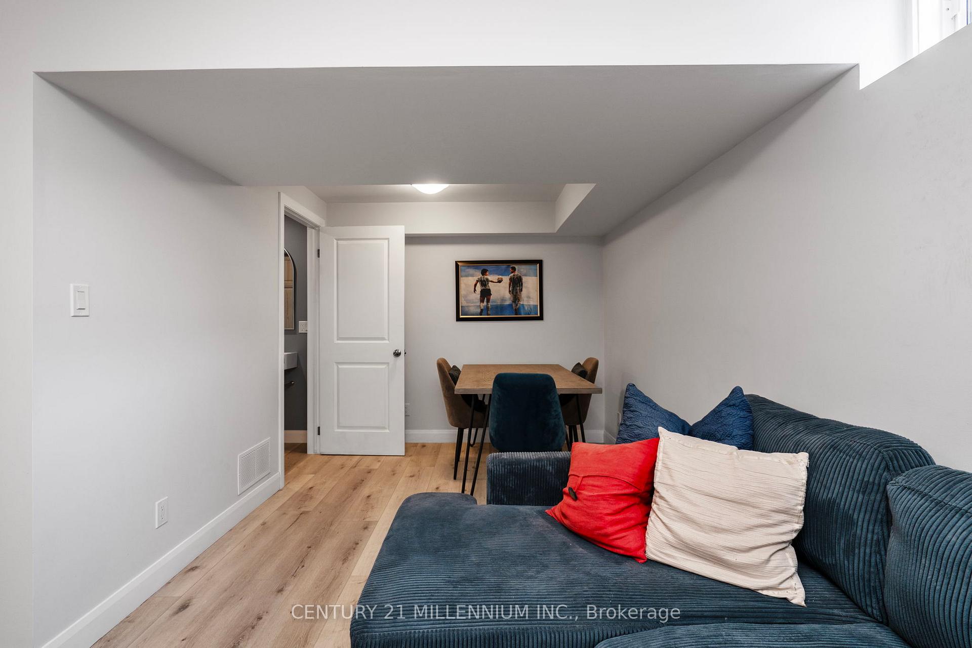 3 Bedrooms Condo at 19 Arietta, Hamilton For sale