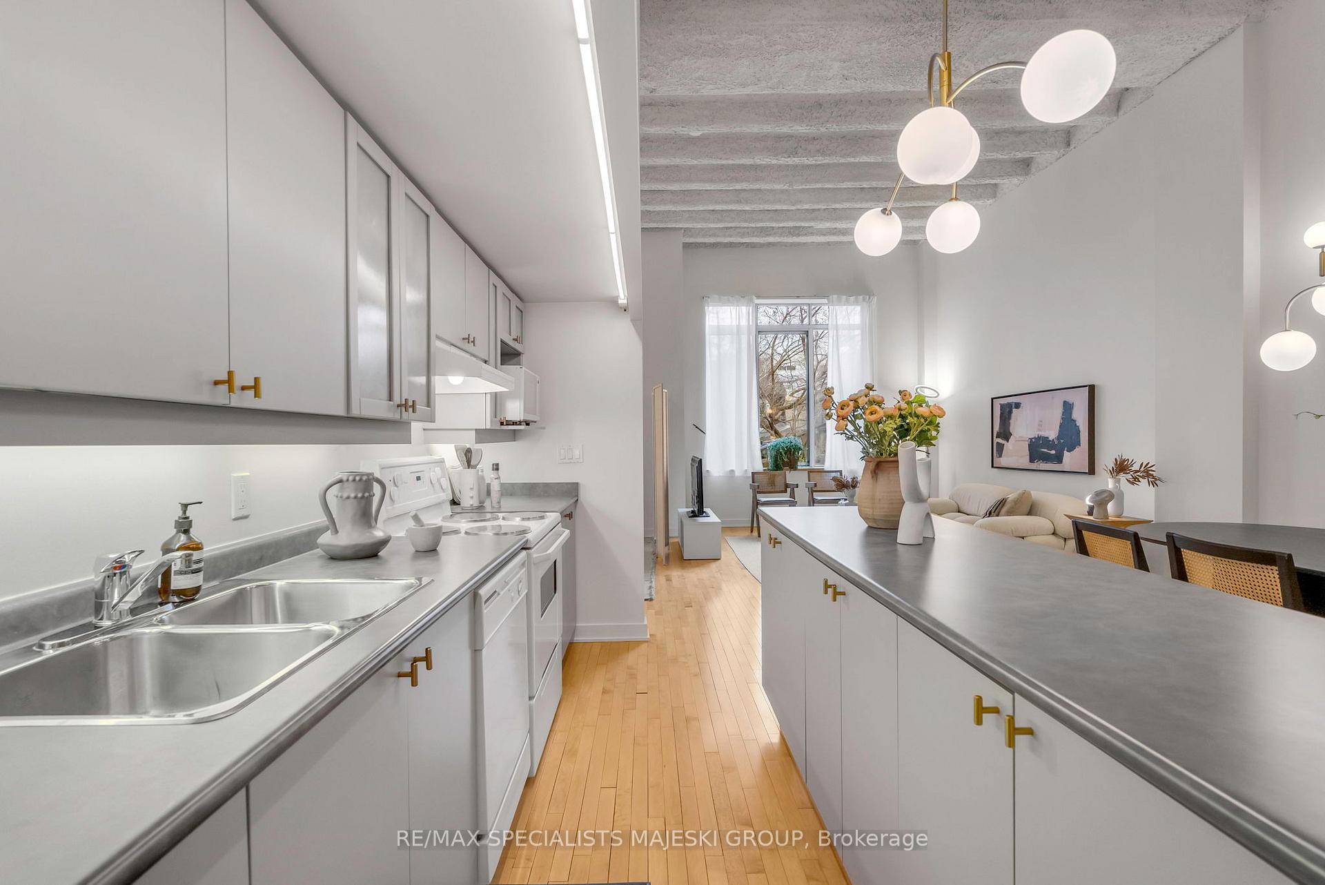 3 Bedrooms Condo at 21 Nassau,  Toronto For sale