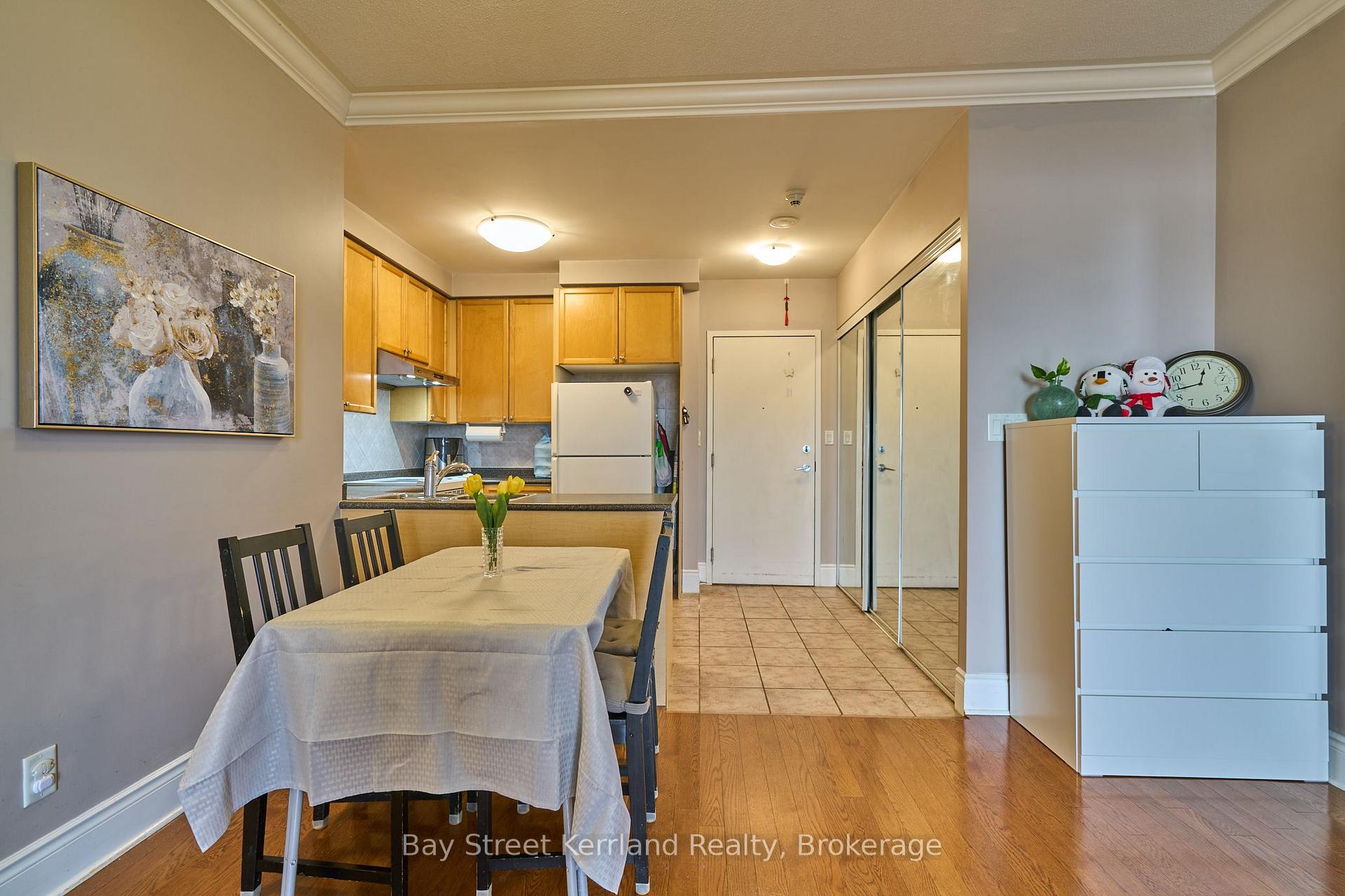 2 Bedrooms Condo at 3880 Duke Of York,  Mississauga For sale