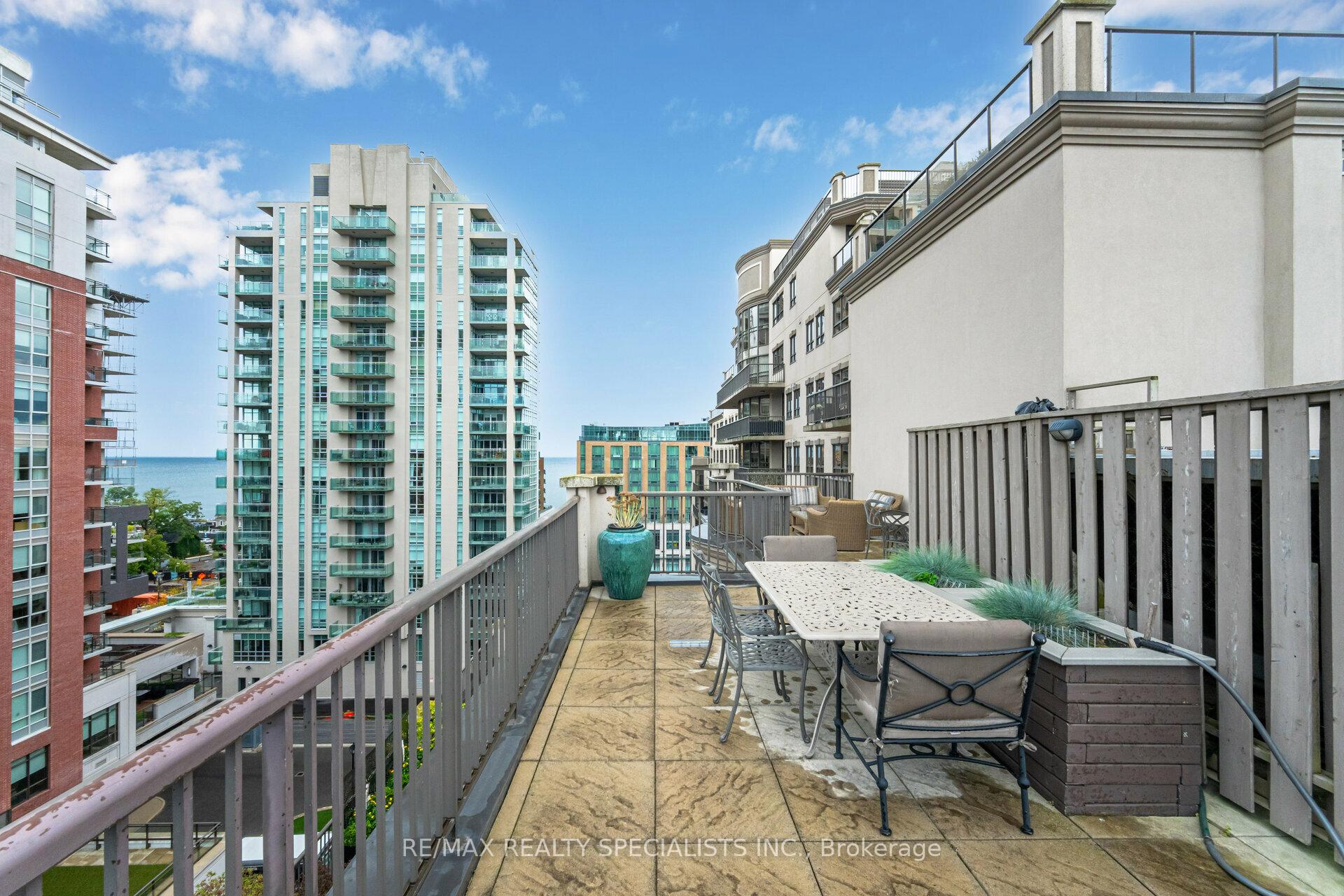 3 Bedrooms Condo at 399 Elizabeth, Burlington For sale
