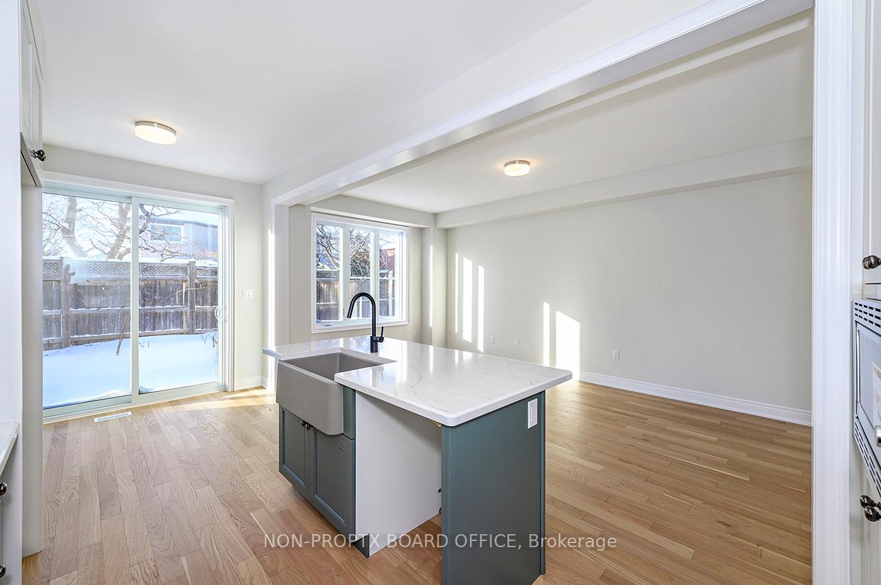 3 Bedrooms Condo at 2184 Postmaster,  Oakville For sale