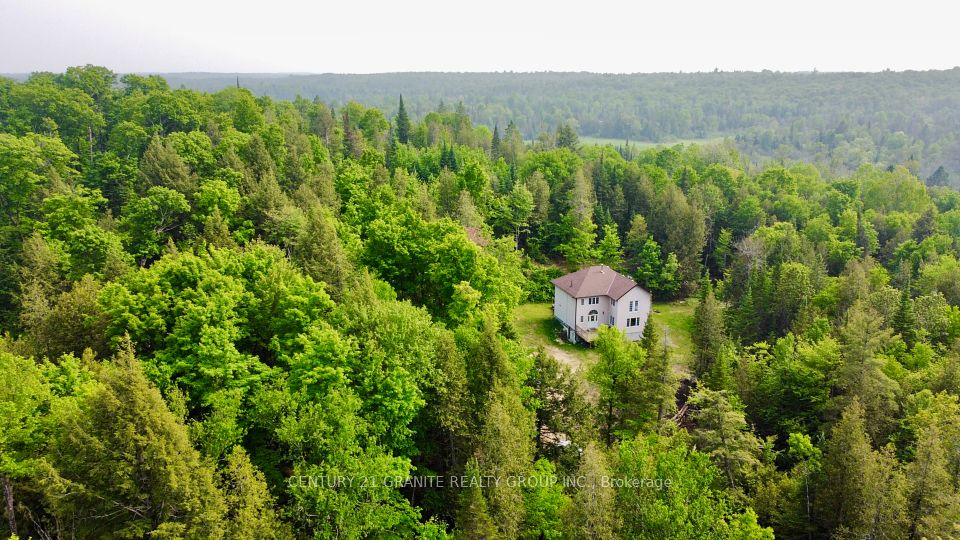 1049 Limerick Lake