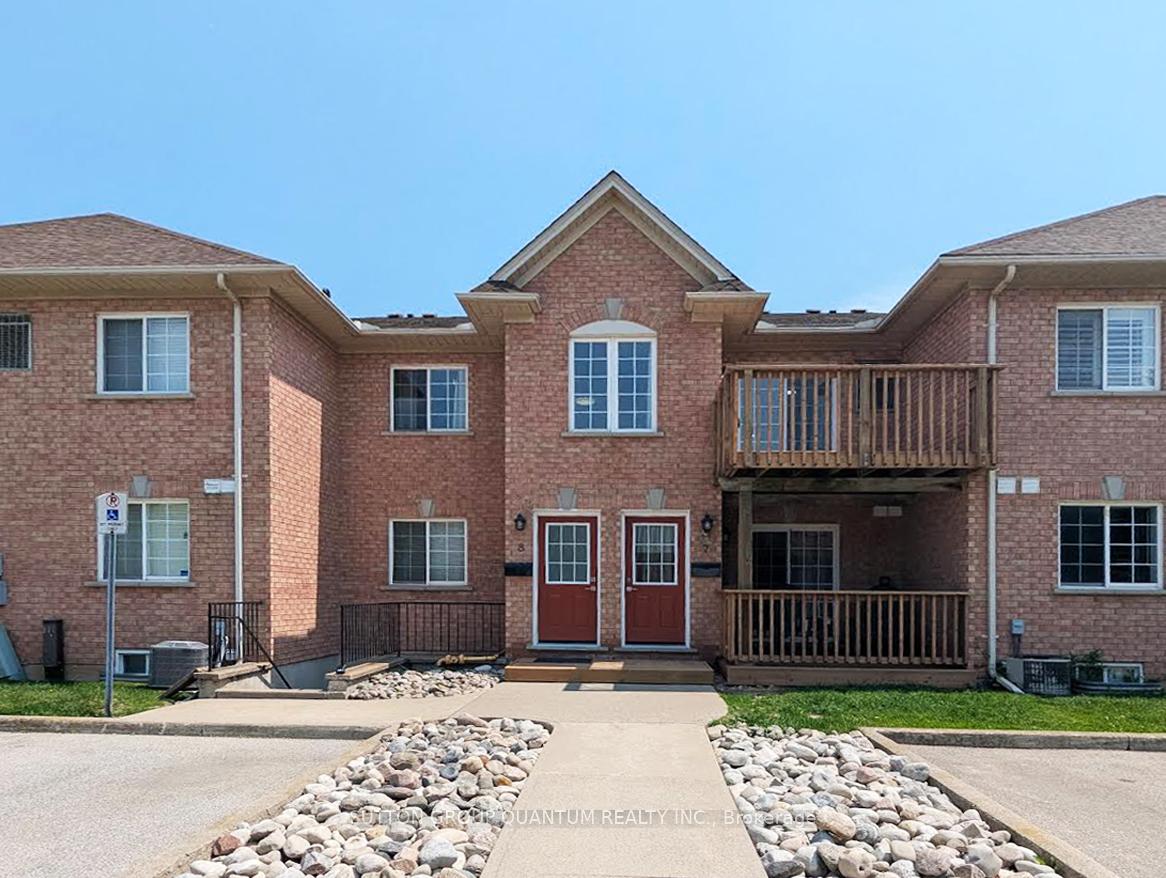 2 Bedrooms Condo at 2333 Walker’s, Burlington For sale