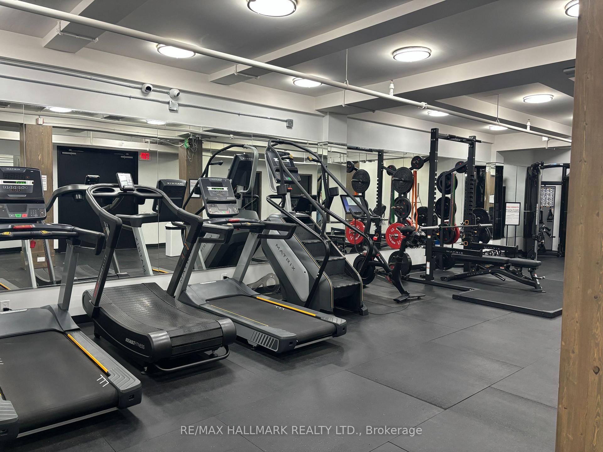 2 Bedrooms Condo at 43 Hanna, Toronto For sale