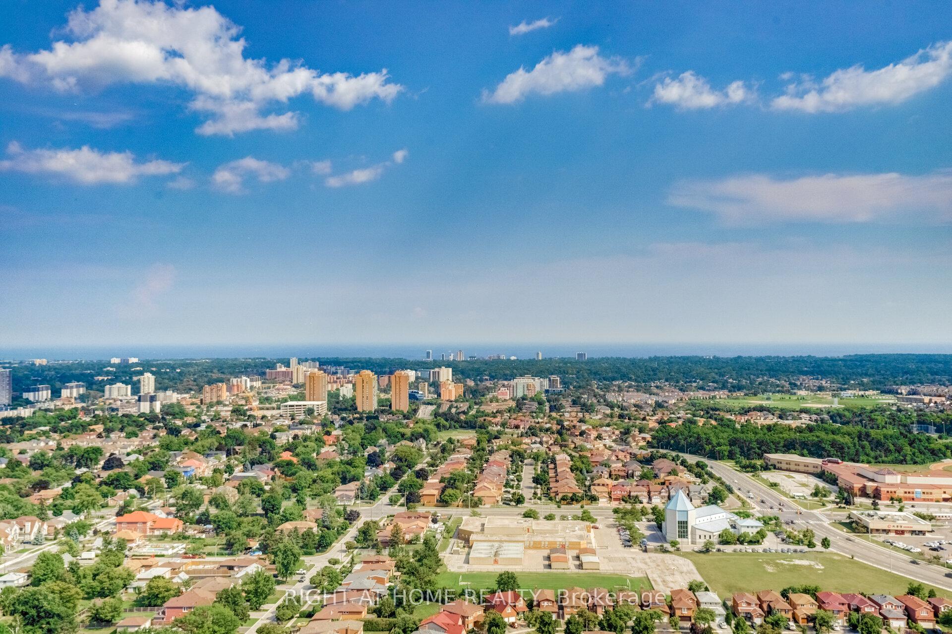 2 Bedrooms Condo at 225 Webb, Mississauga For sale