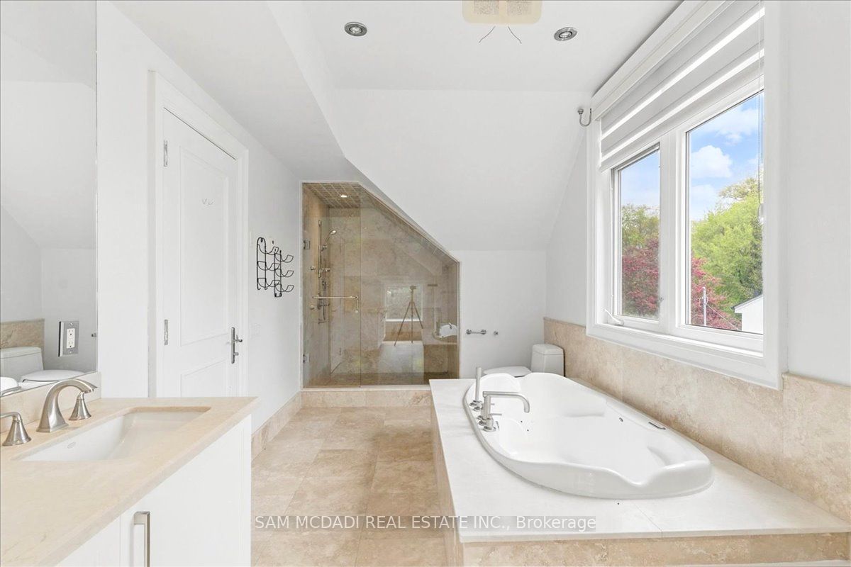955 Albertson Crescent