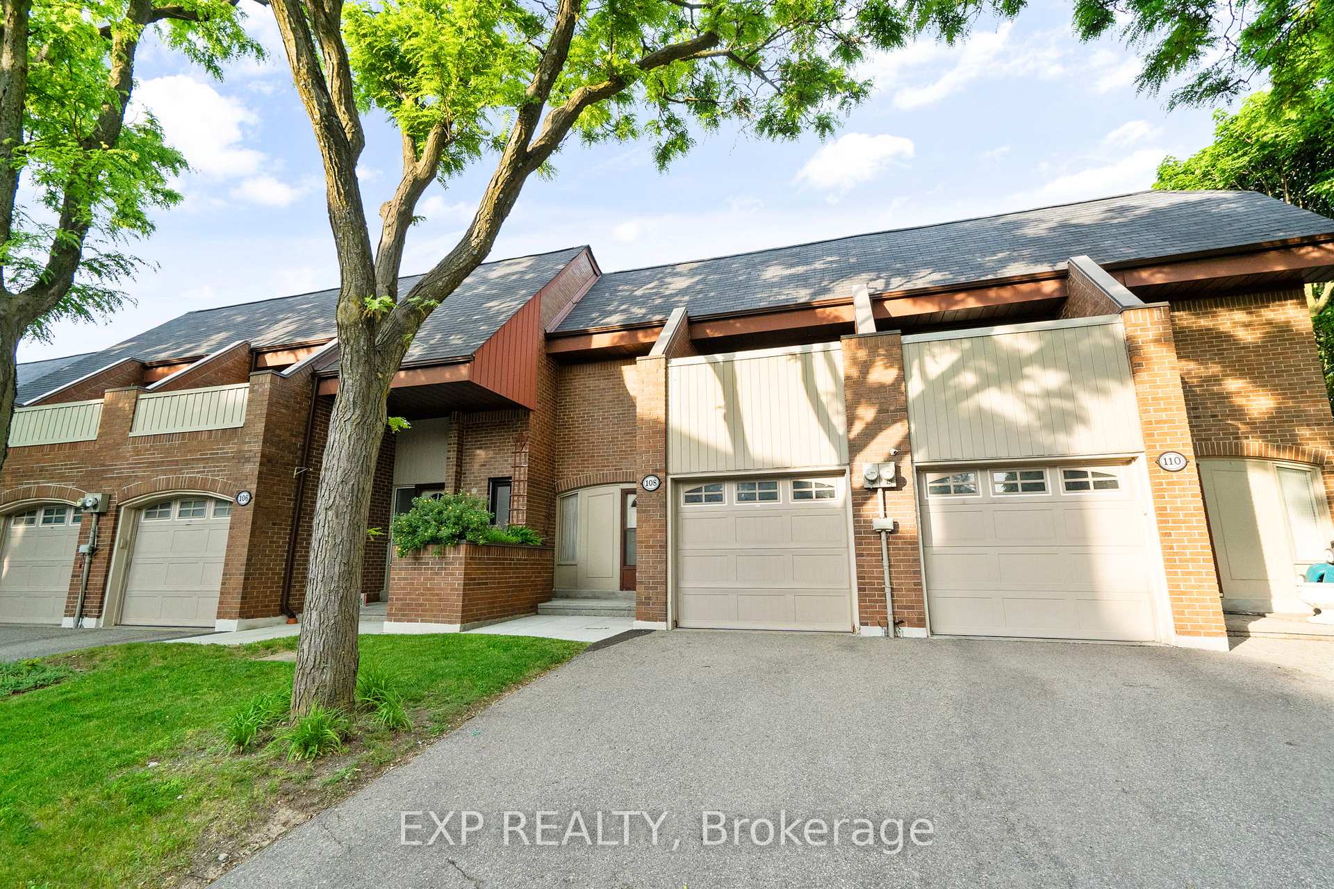 3 Bedrooms Condo at 108 Flaming Rose, Toronto For sale