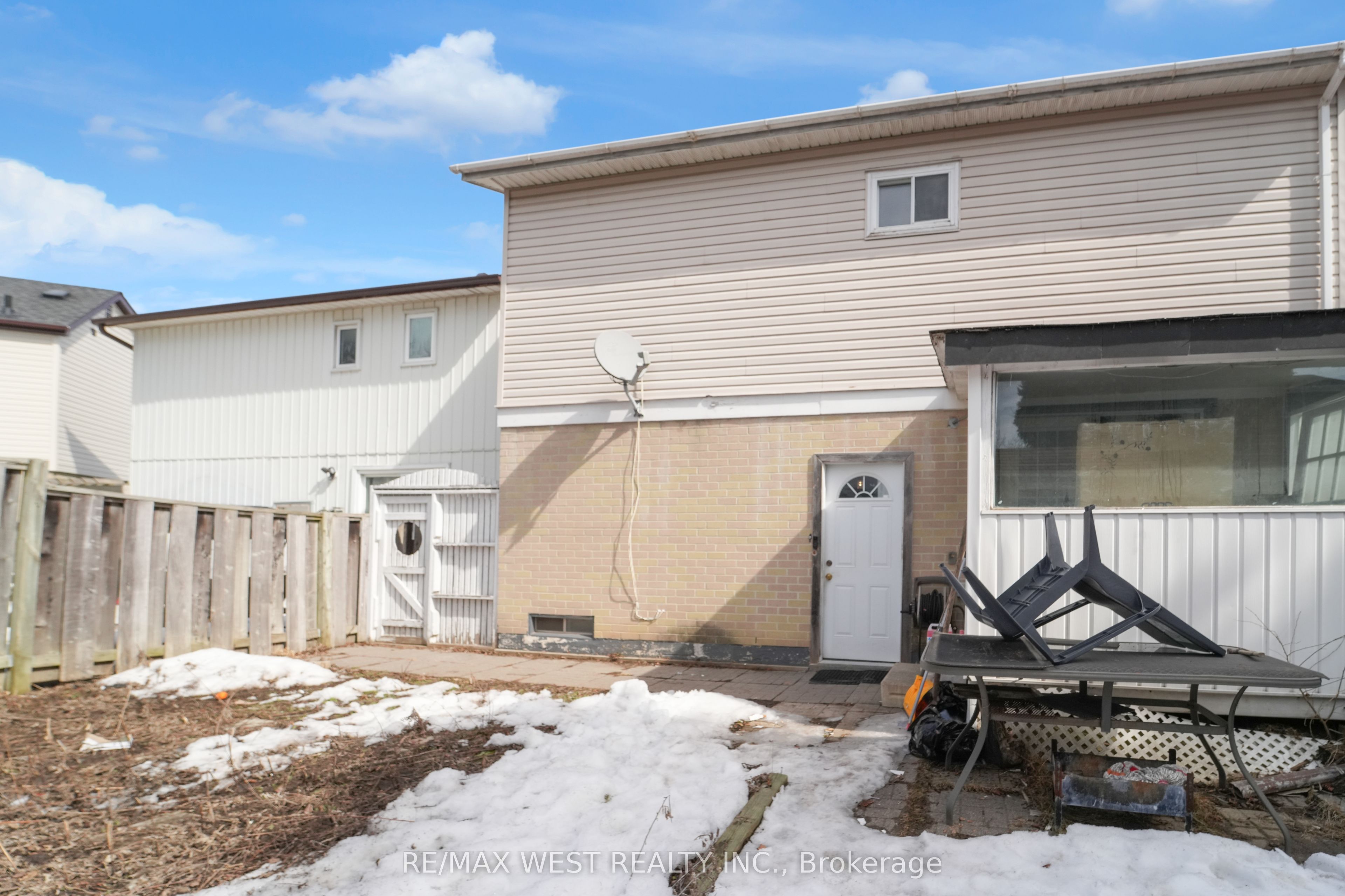 18 Jasmine Square