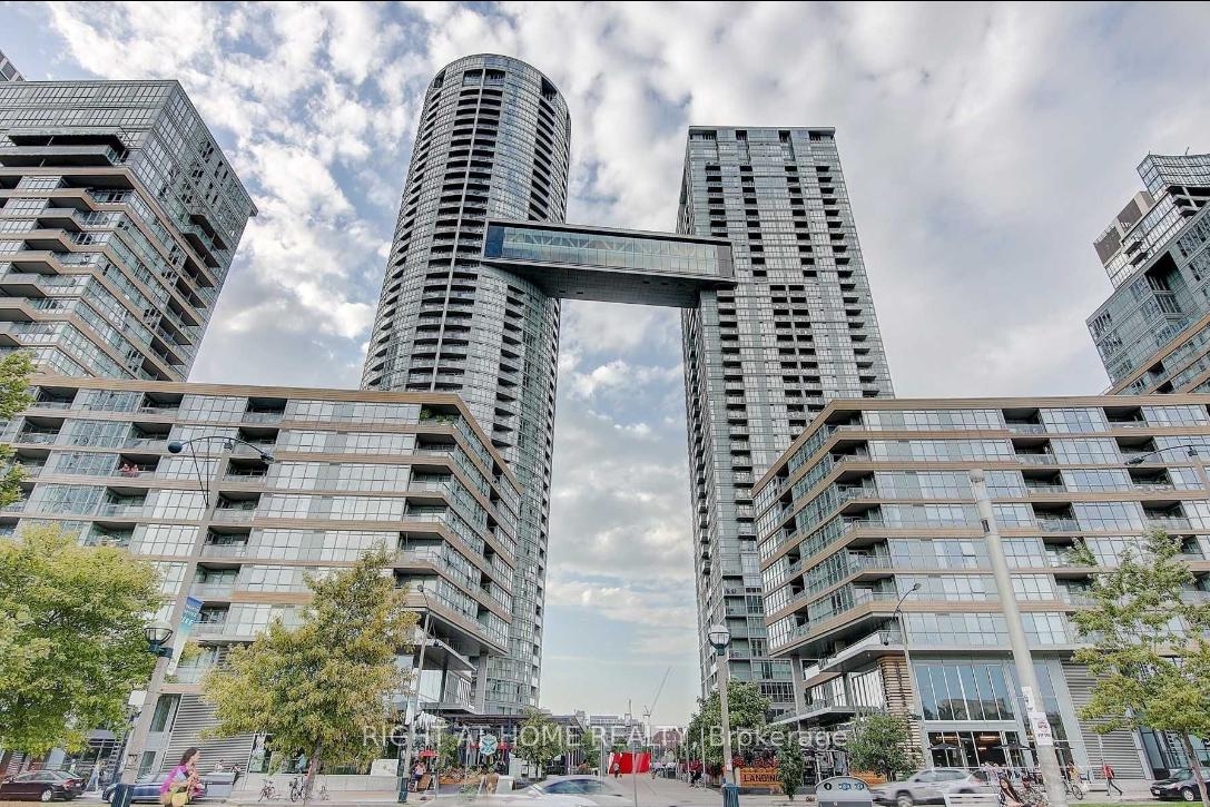 2 Bedrooms Condo at 15 Iceboat,  Toronto For sale