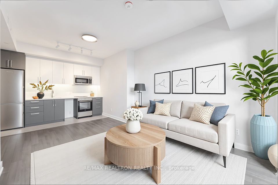 664 Spadina