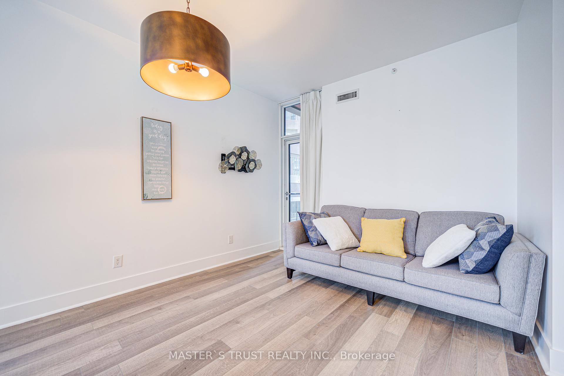 2 Bedrooms Condo at 32 Davenport, Toronto For sale