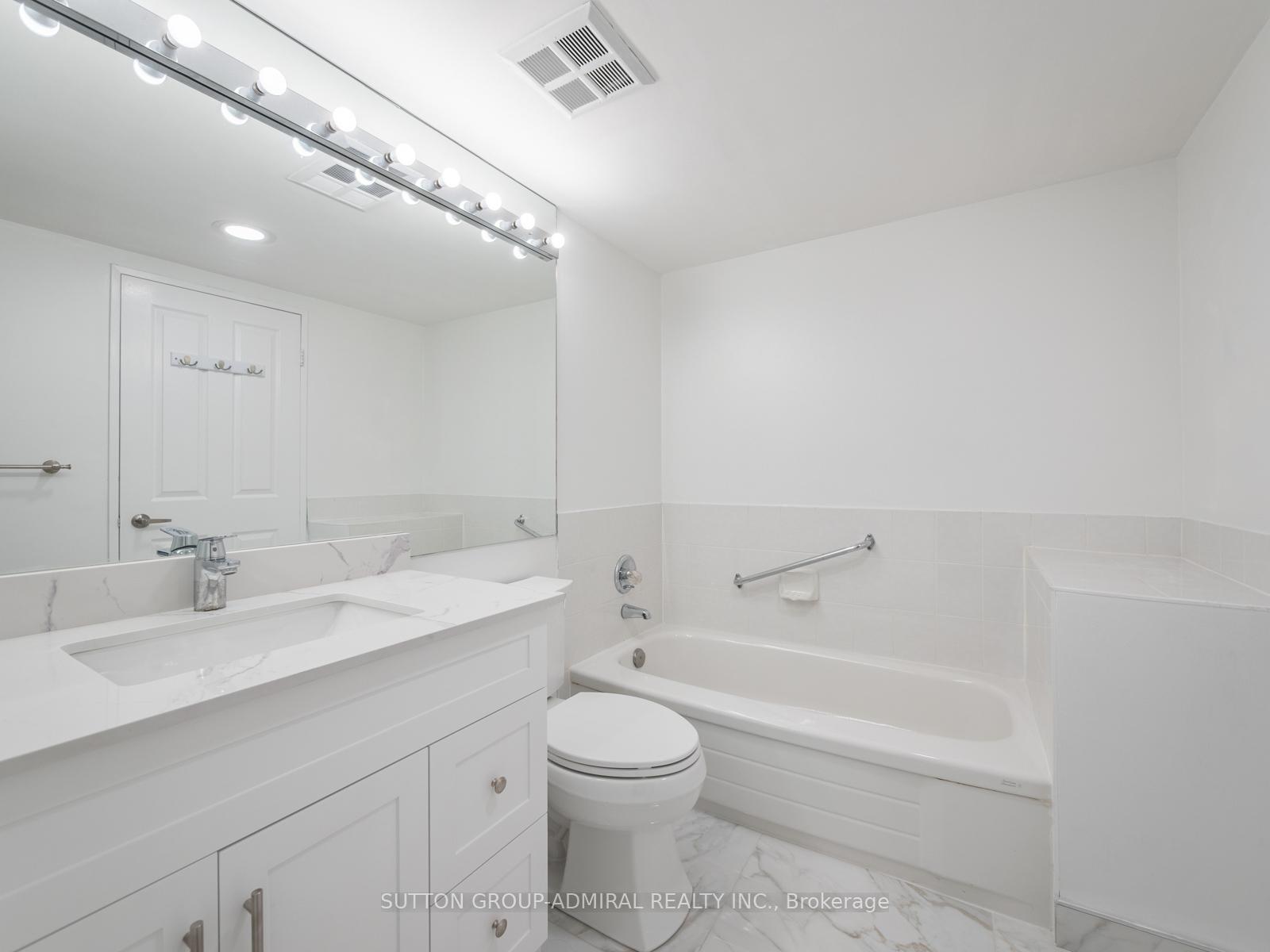 2 Bedrooms Condo at 120 Promenade, Vaughan For sale