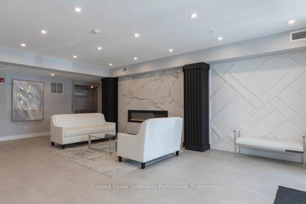 #208 – 120 Springvalley Crescent, Hamilton, ON L9C 0G2