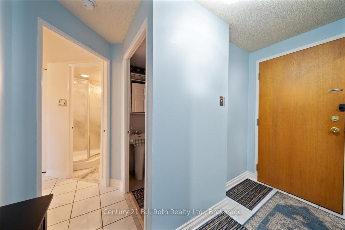 1 Bedroom Condo at 41 MARKBROOK, Toronto For sale