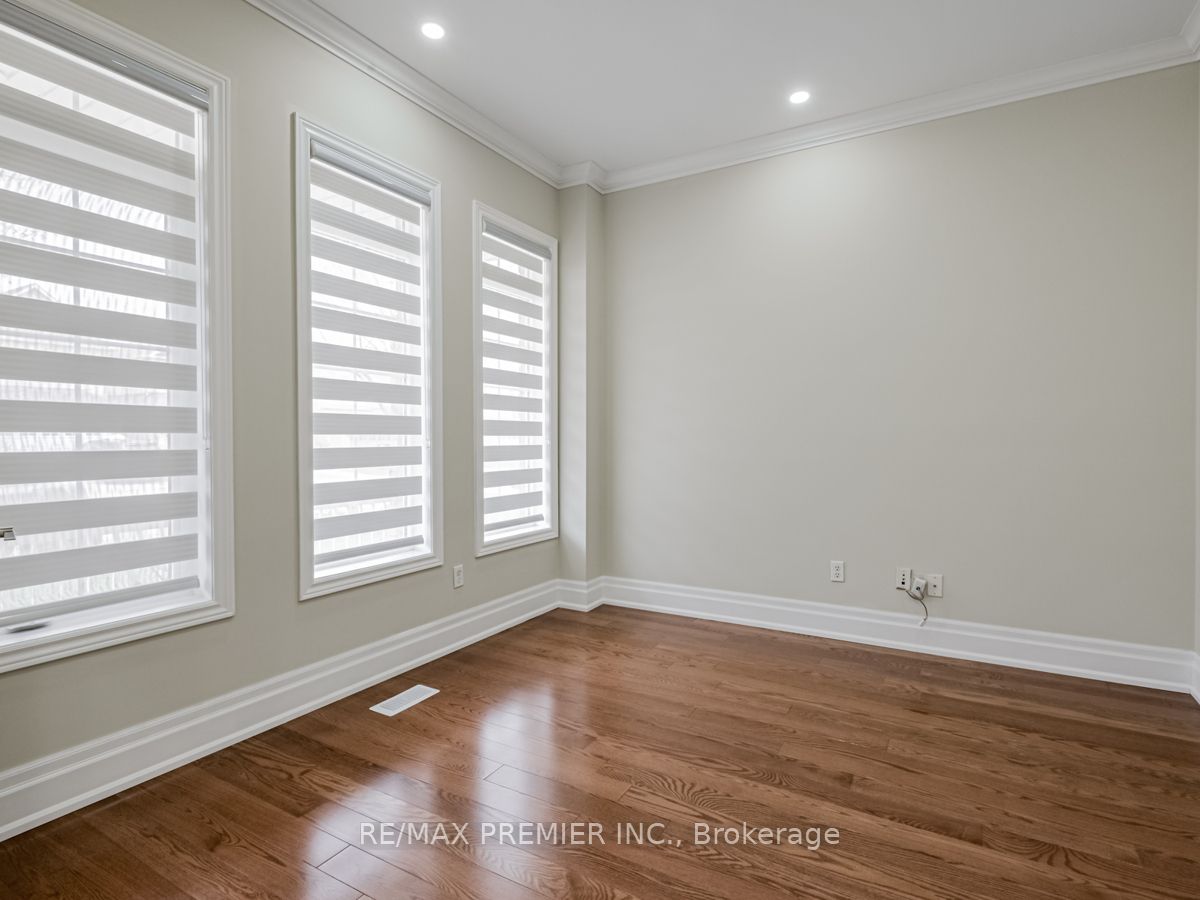 37 Colombo Crescent