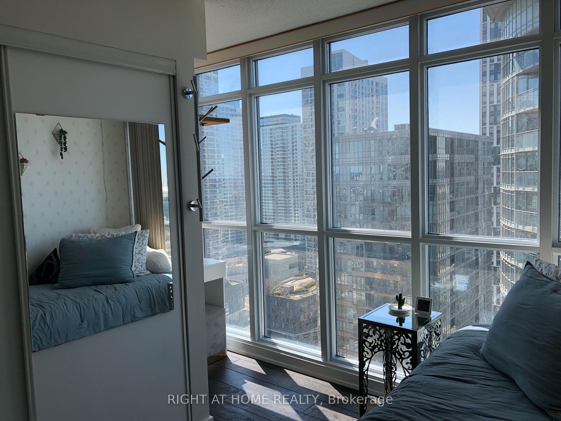2 Bedrooms Condo at 15 Iceboat,  Toronto For sale