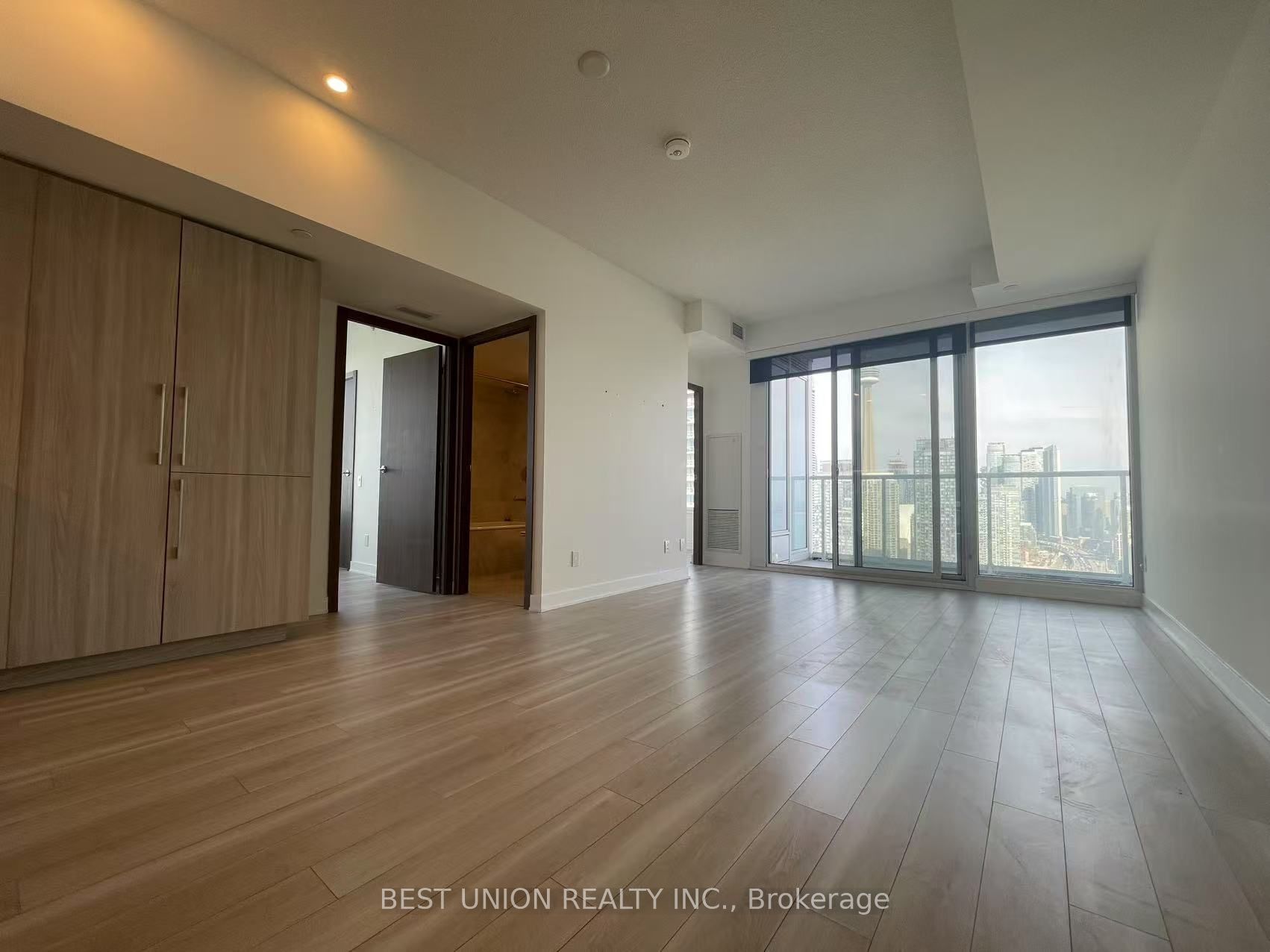 17 Bathurst Street, #3910