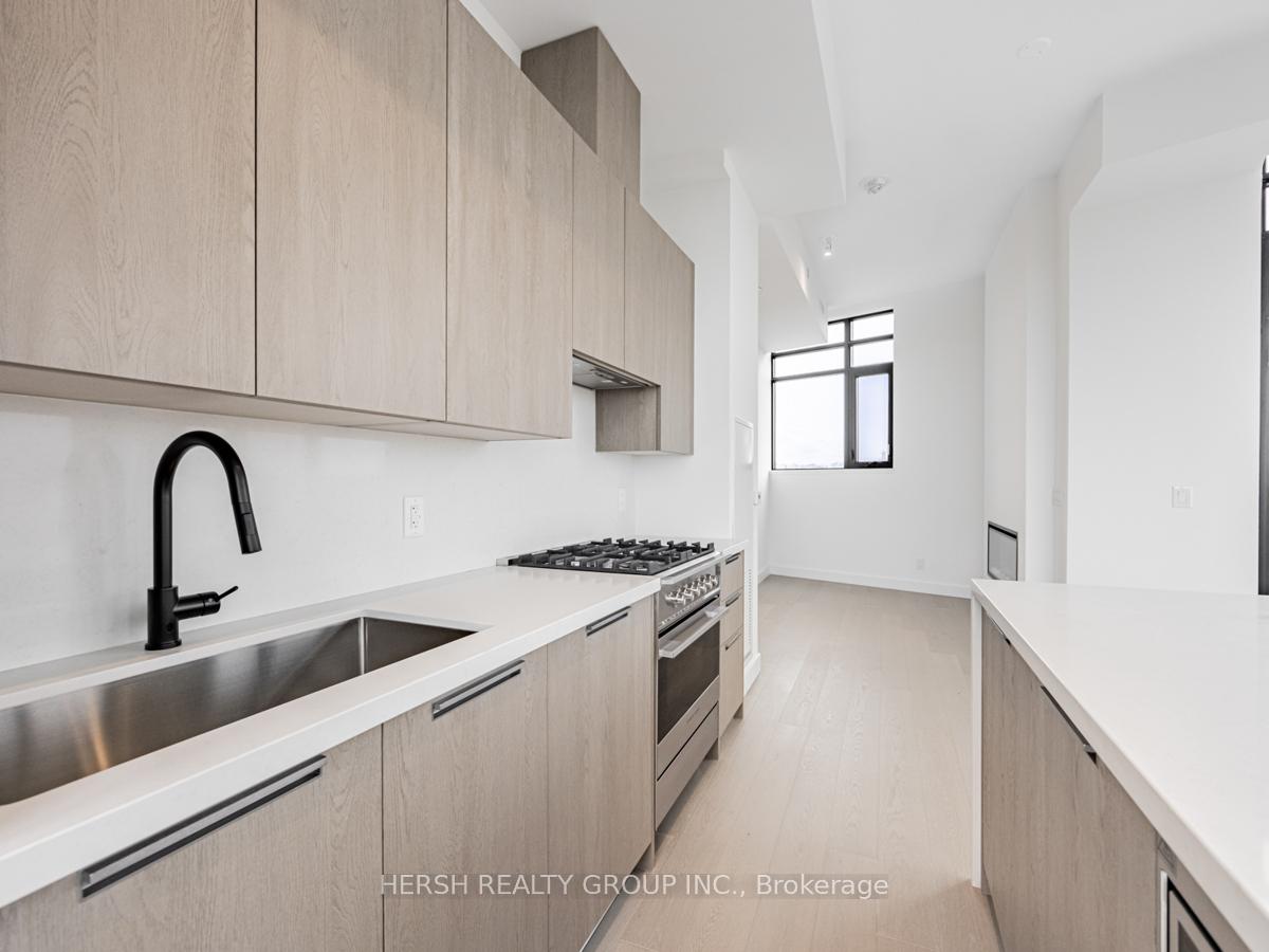 2 Bedrooms Condo at 160 Kingsway,  Toronto For sale
