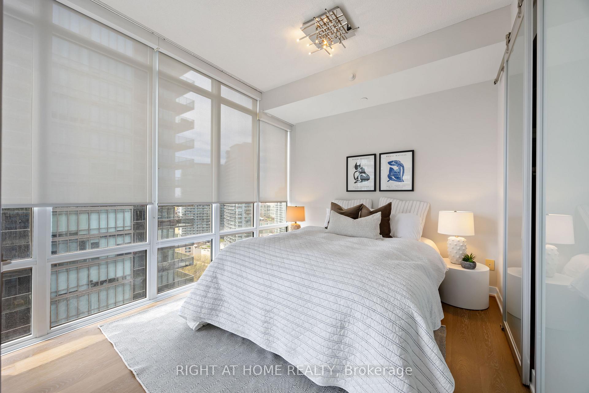 3 Bedrooms Condo at 90 Park Lawn, Toronto For sale