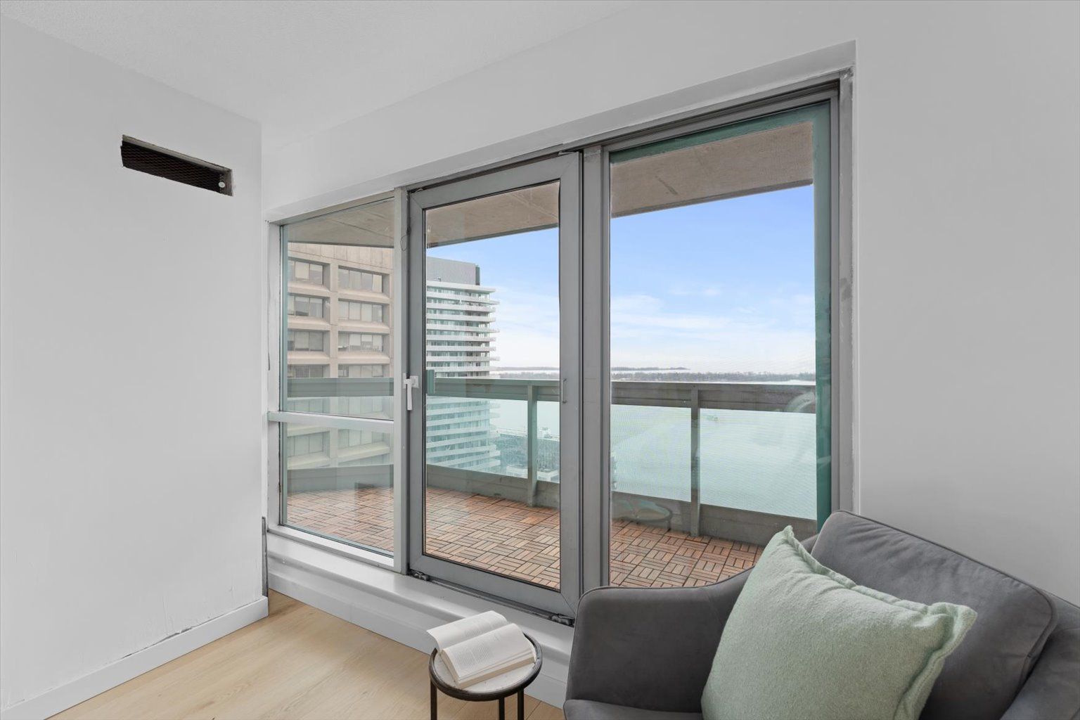 10 Yonge Street 3211