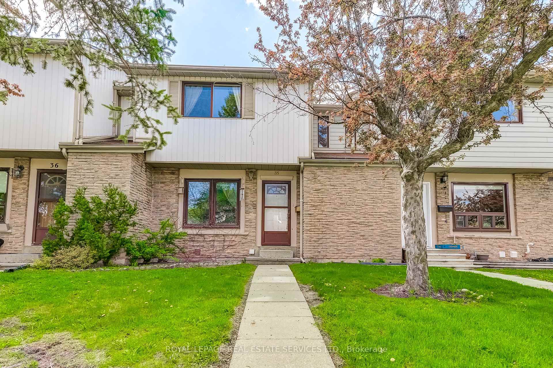 3 Bedrooms Condo at 6540 Falconer, Mississauga For sale