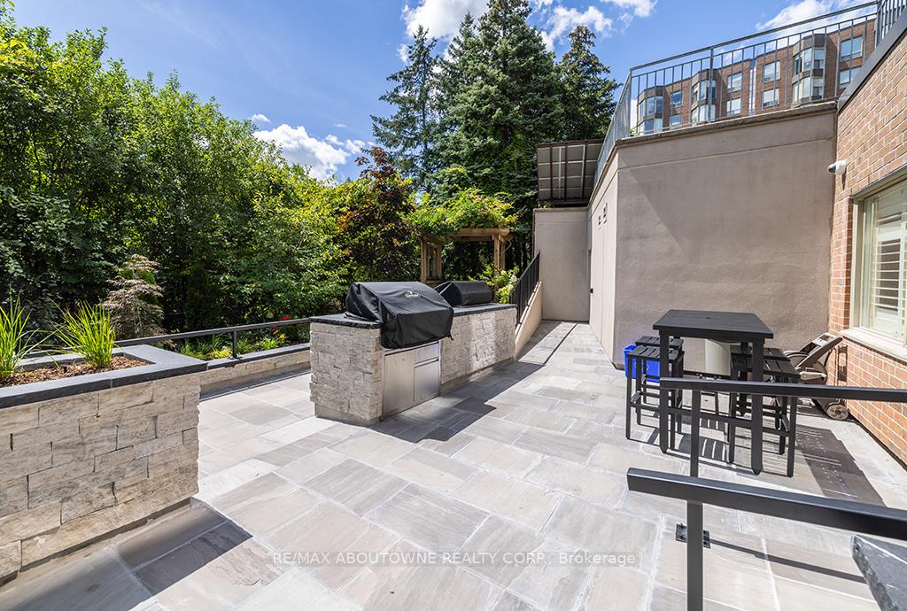 2 Bedrooms Condo at 1903 Pilgrims, Oakville For sale
